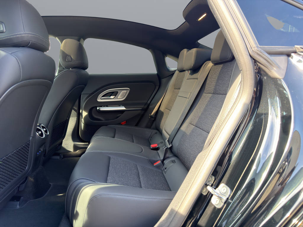 MERCEDES-BENZ CLA 350 Progressive 4matic-image-12