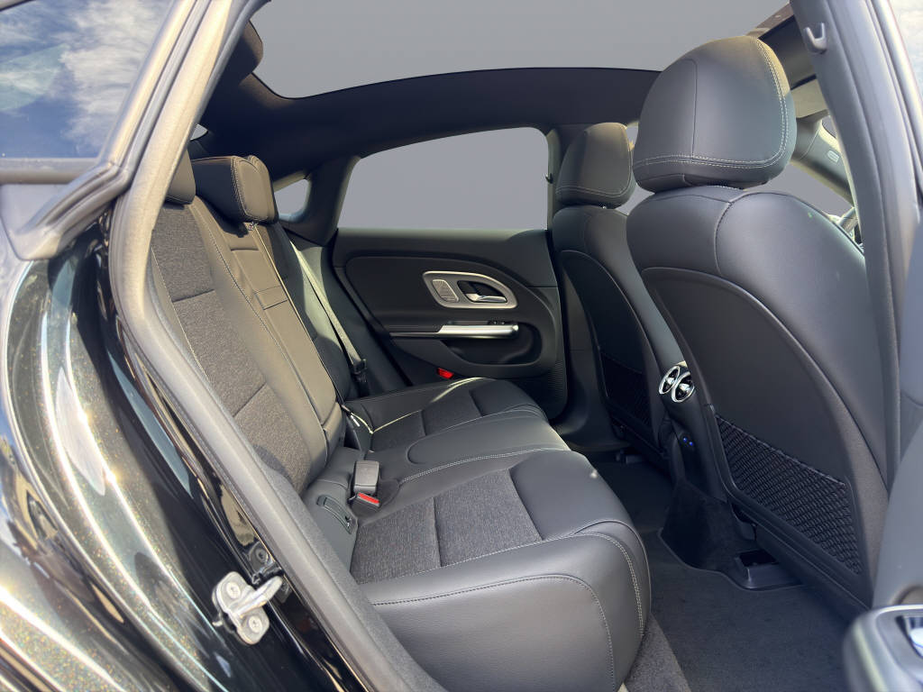 MERCEDES-BENZ CLA 350 Progressive 4matic-image-13