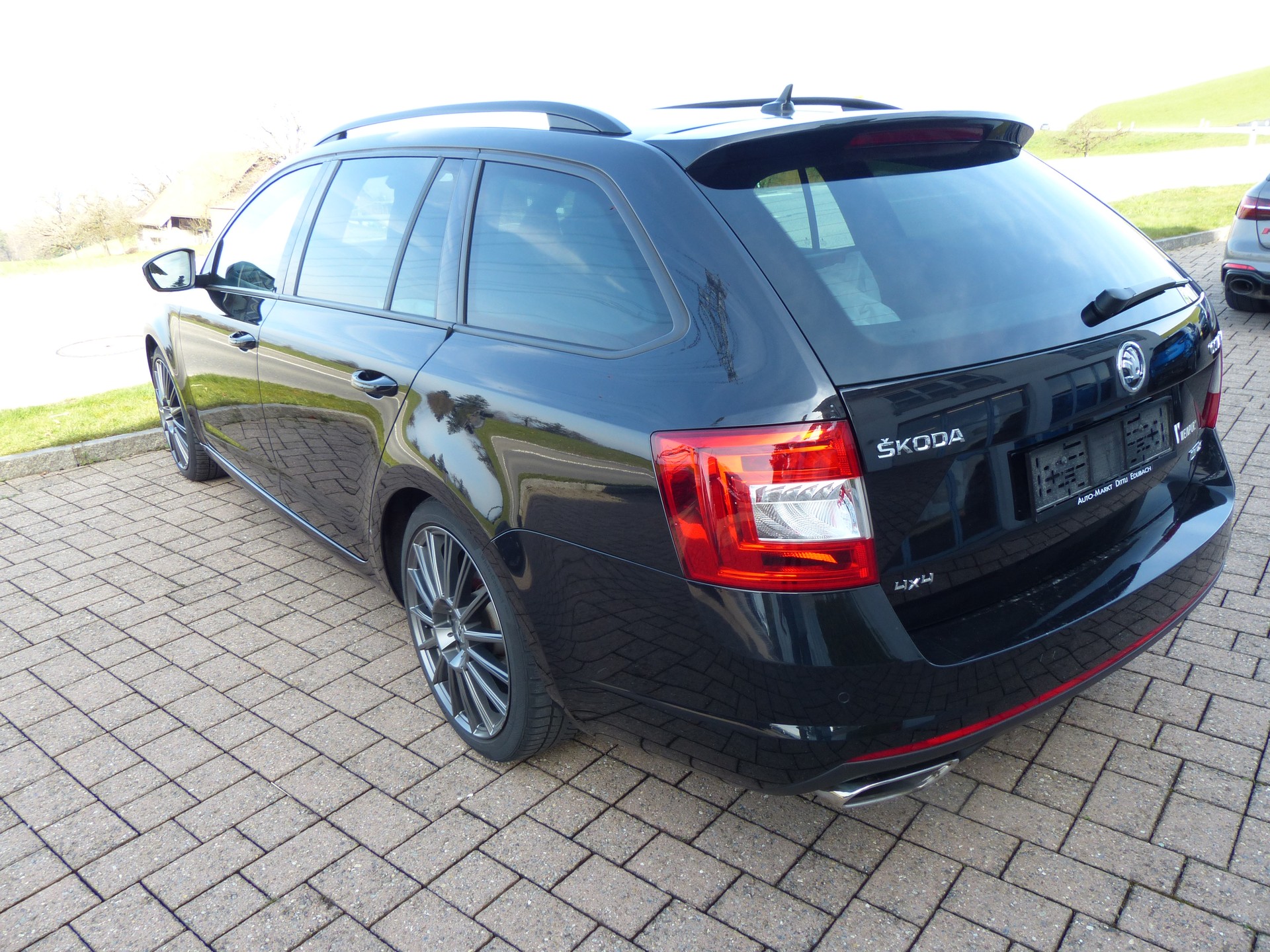 SKODA Octavia Combi 2.0 TDI RS 4x4 DSG-image-19
