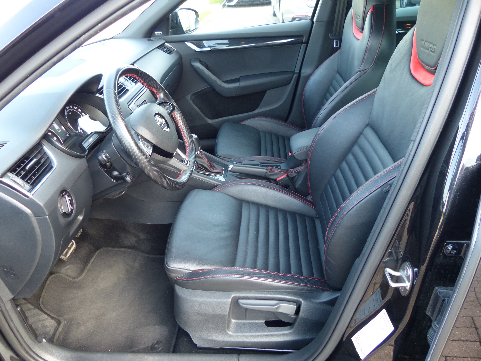 SKODA Octavia Combi 2.0 TDI RS 4x4 DSG-image-15