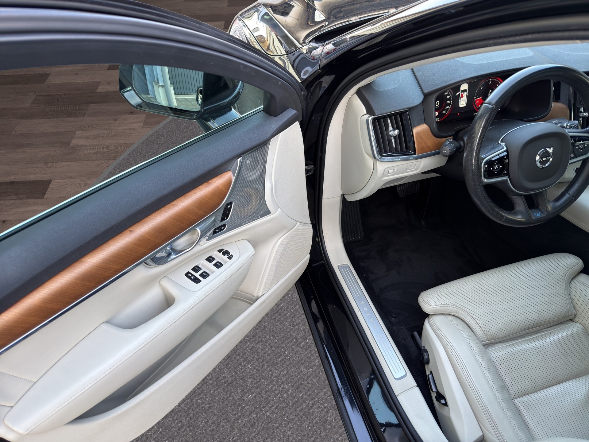 VOLVO S90 D5 AWD Inscription Geartronic Powerpulse-image-17