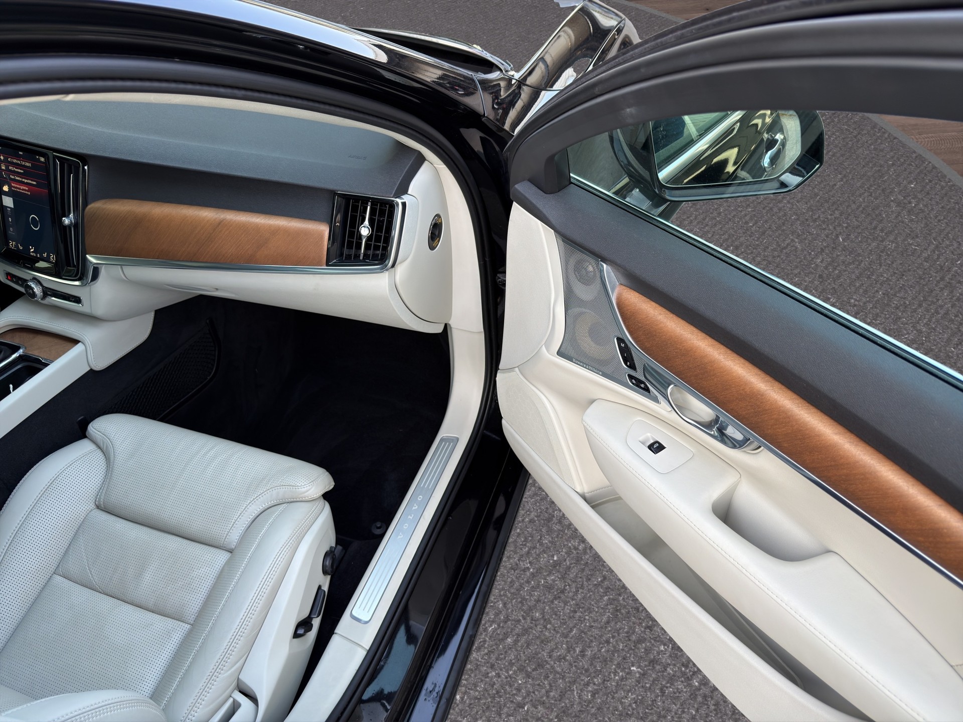 VOLVO S90 D5 AWD Inscription Geartronic Powerpulse-image-18