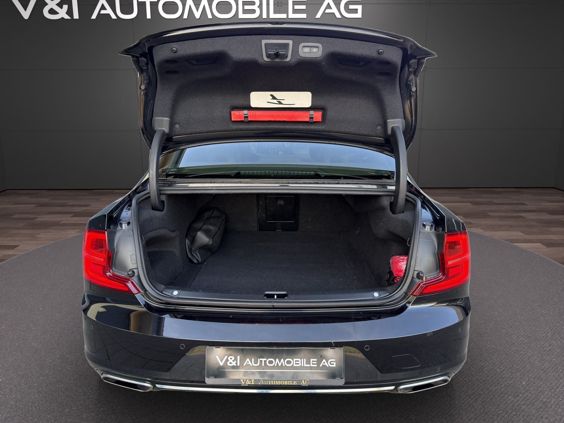 VOLVO S90 D5 AWD Inscription Geartronic Powerpulse-image-22