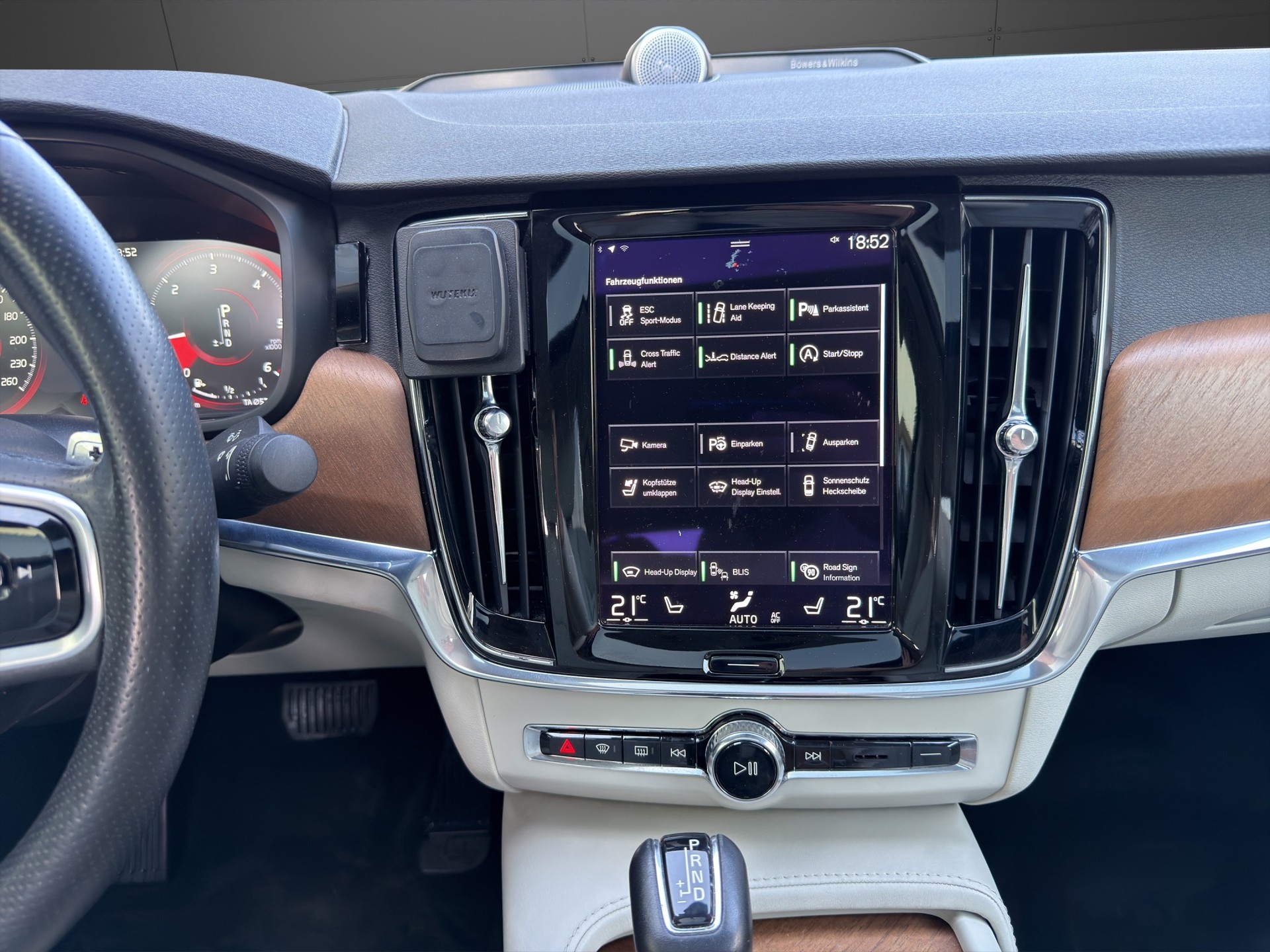 VOLVO S90 D5 AWD Inscription Geartronic Powerpulse-image-13