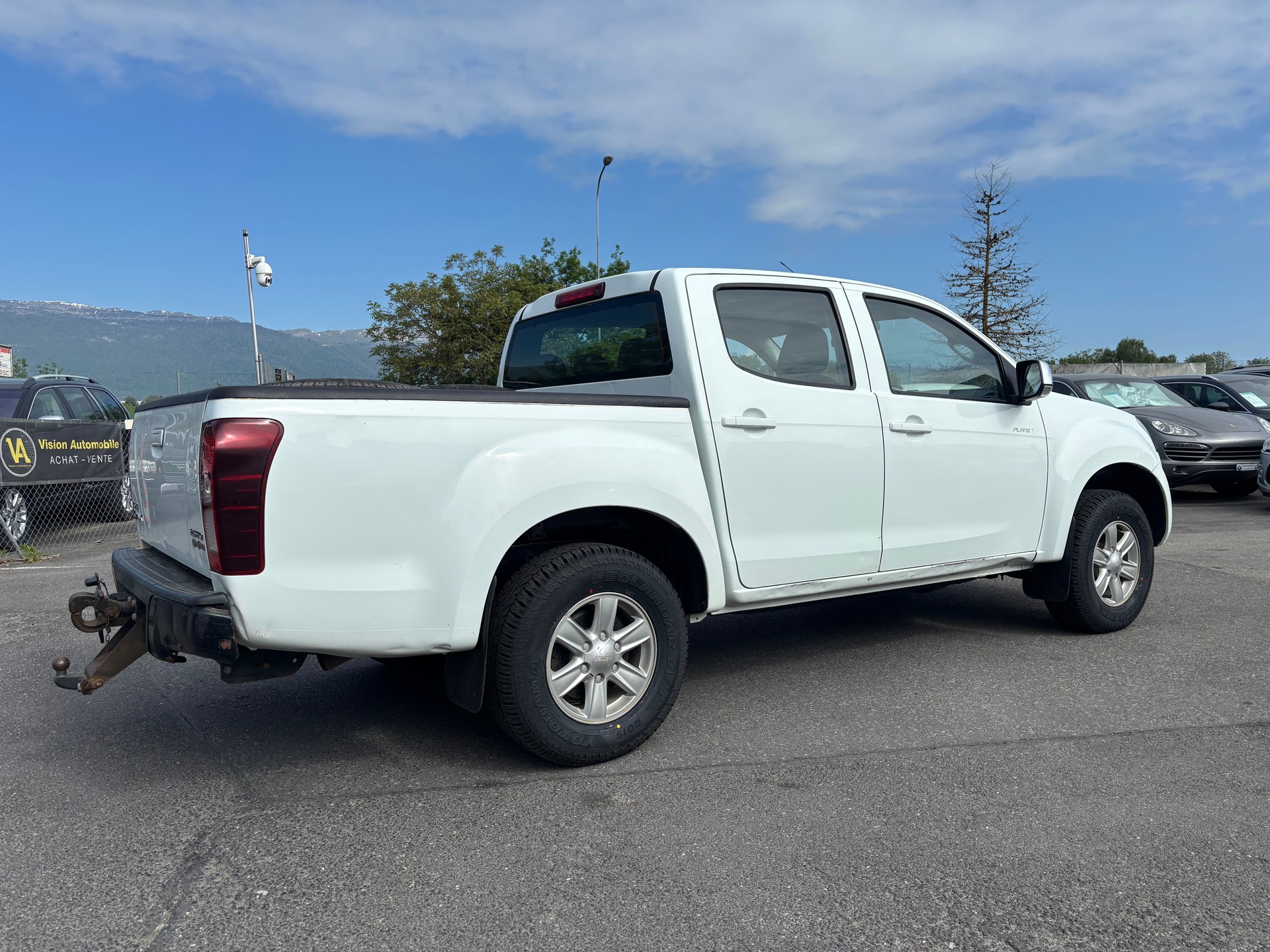 ISUZU D-MAX 2.5 Crew Cab Planet 4x4-showroom-element-3