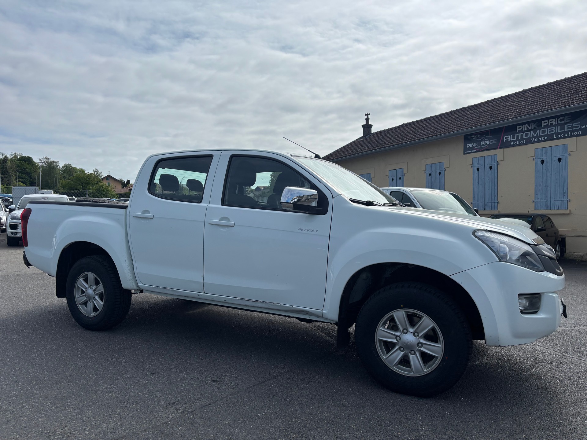 ISUZU D-MAX 2.5 Crew Cab Planet 4x4-showroom-element-2