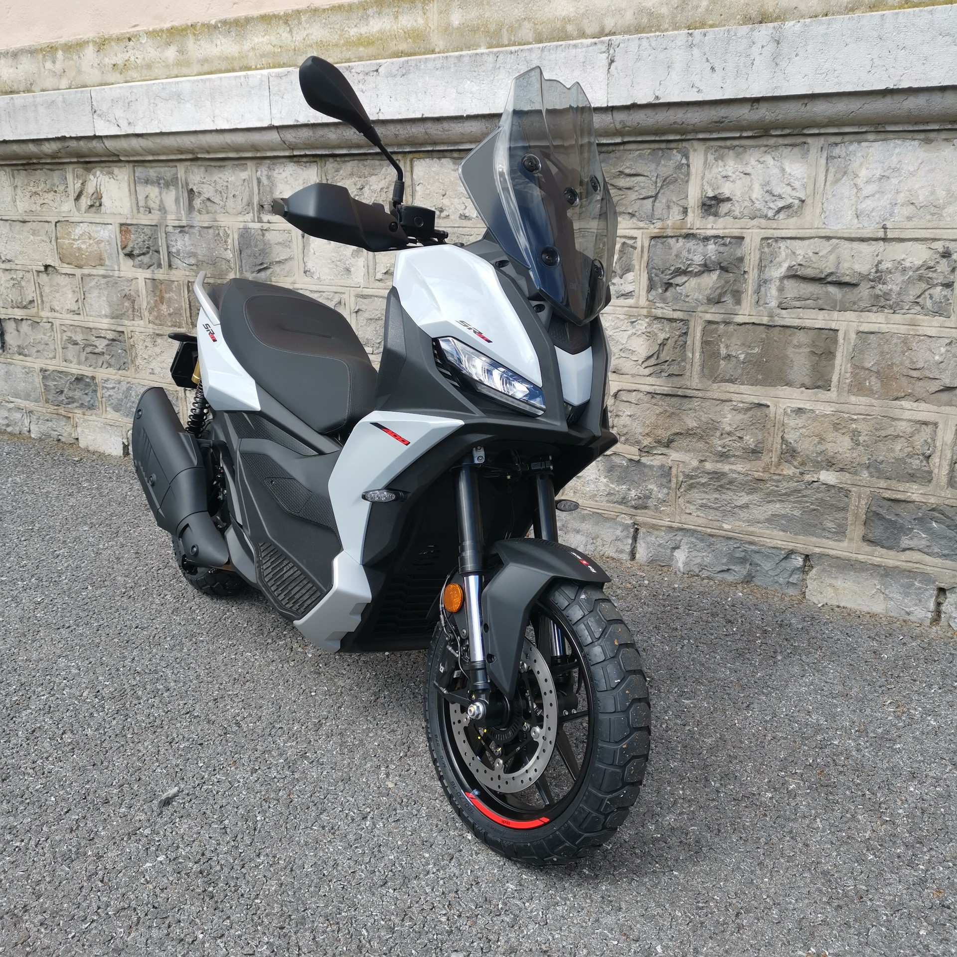 APRILIA SR 400 GT-image-1