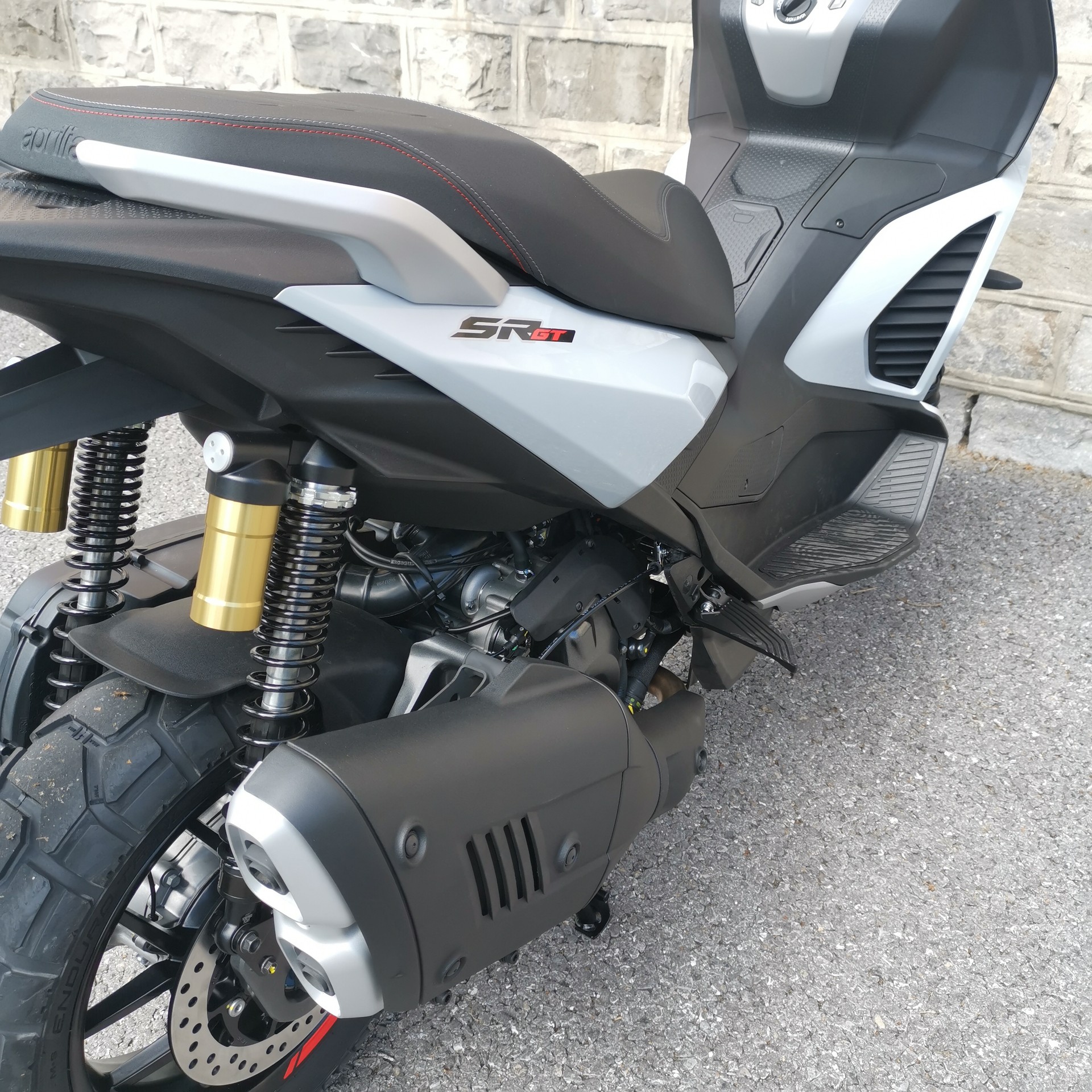 APRILIA SR 400 GT-image-10