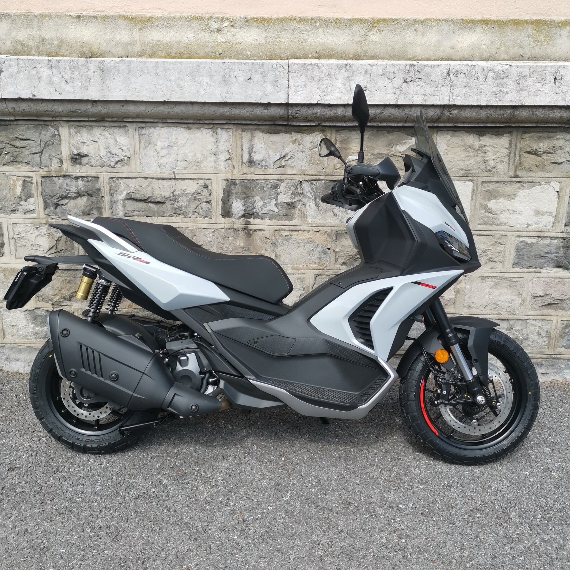 APRILIA SR 400 GT-image-6