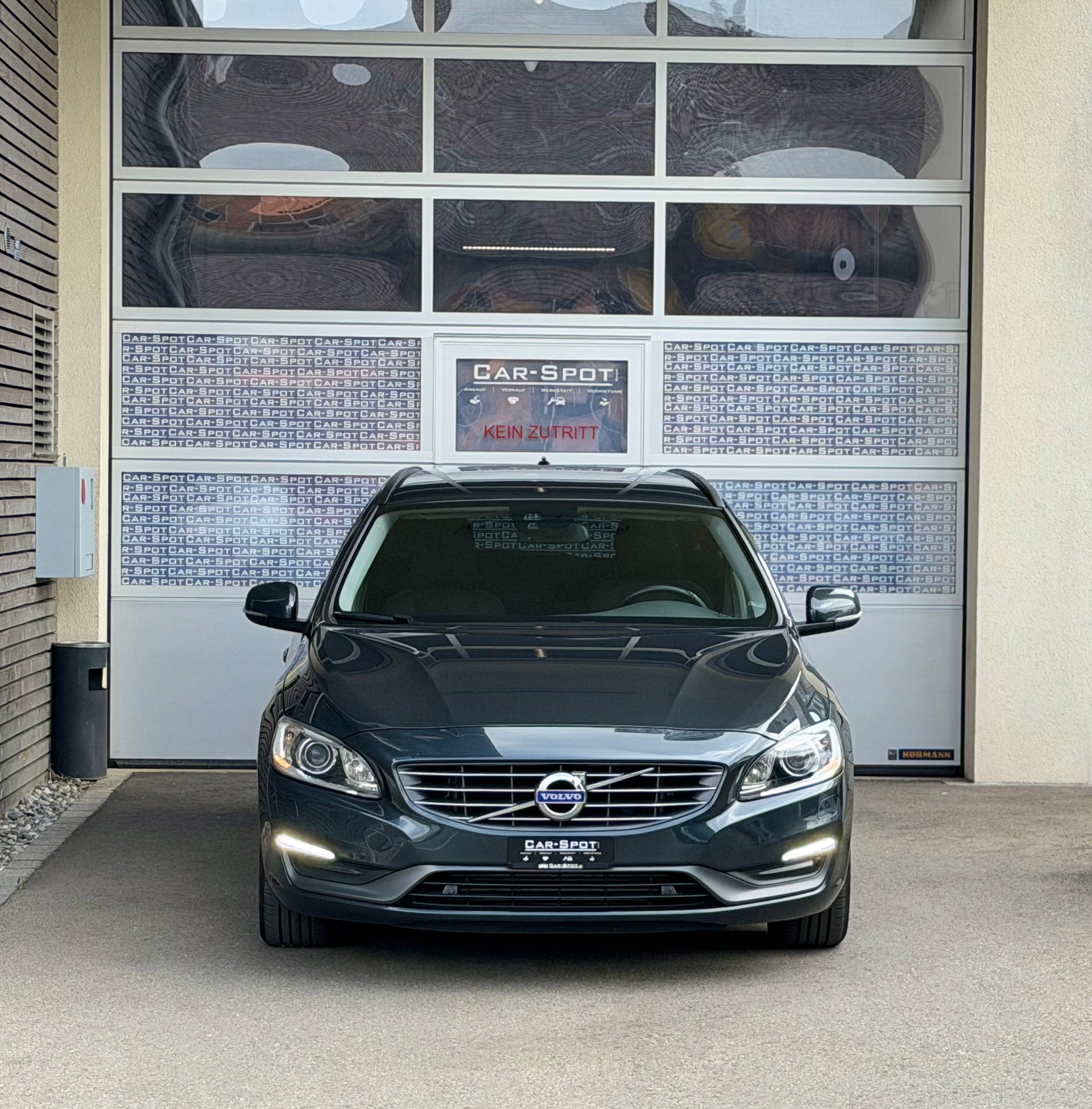 VOLVO V60 D4 AWD Family Edition Geartronic-showroom-element-1