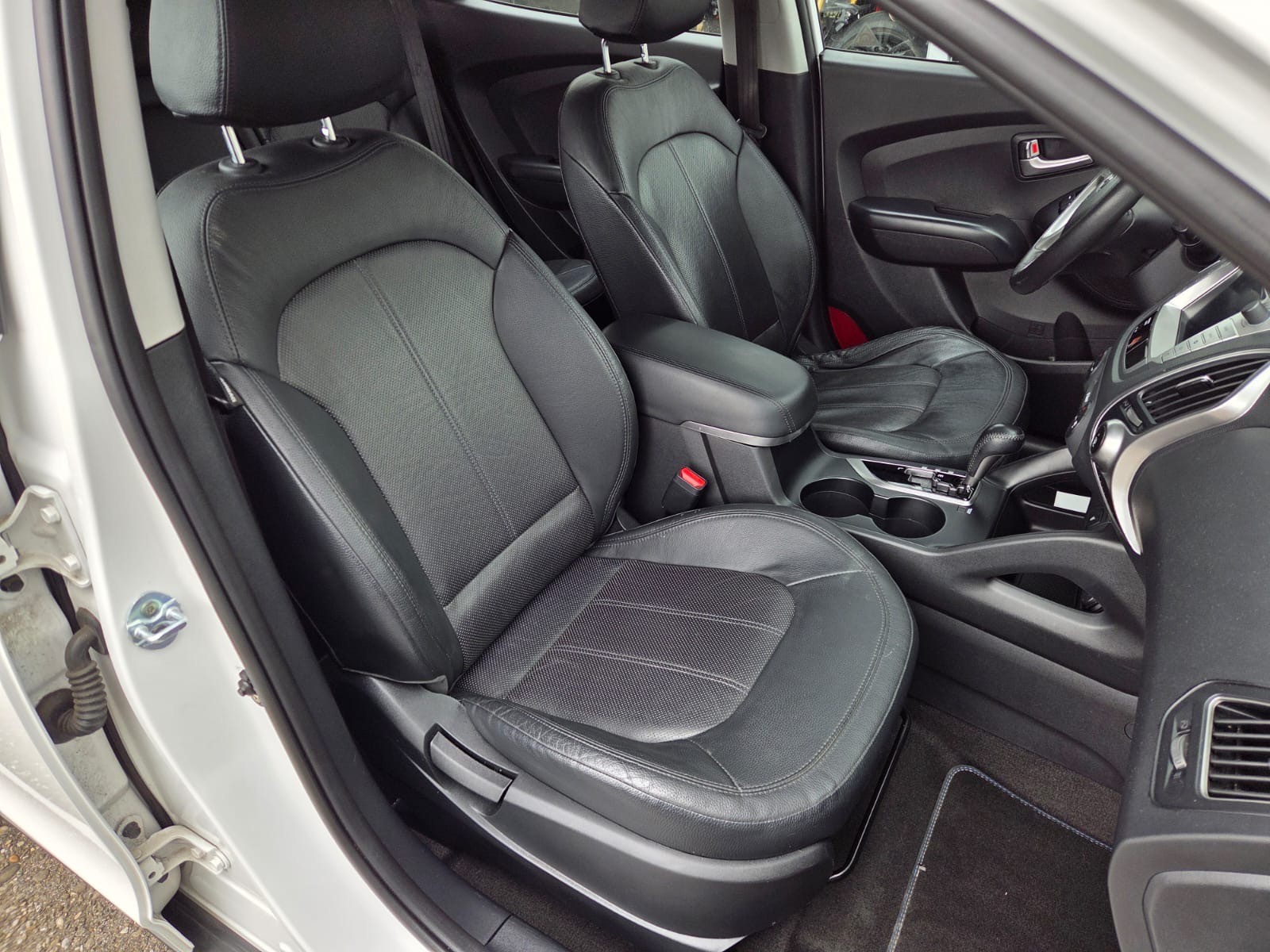 HYUNDAI iX 35 Fuel Cell 2WD-image-10