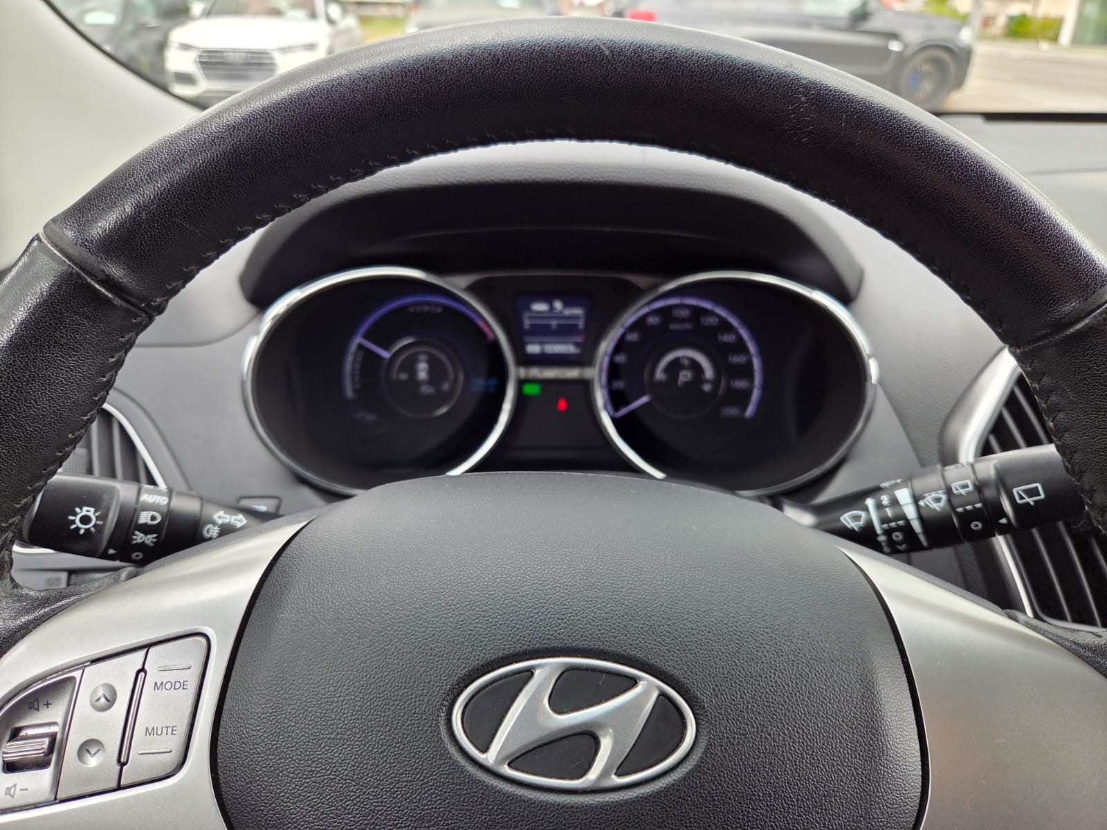 HYUNDAI iX 35 Fuel Cell 2WD-image-15