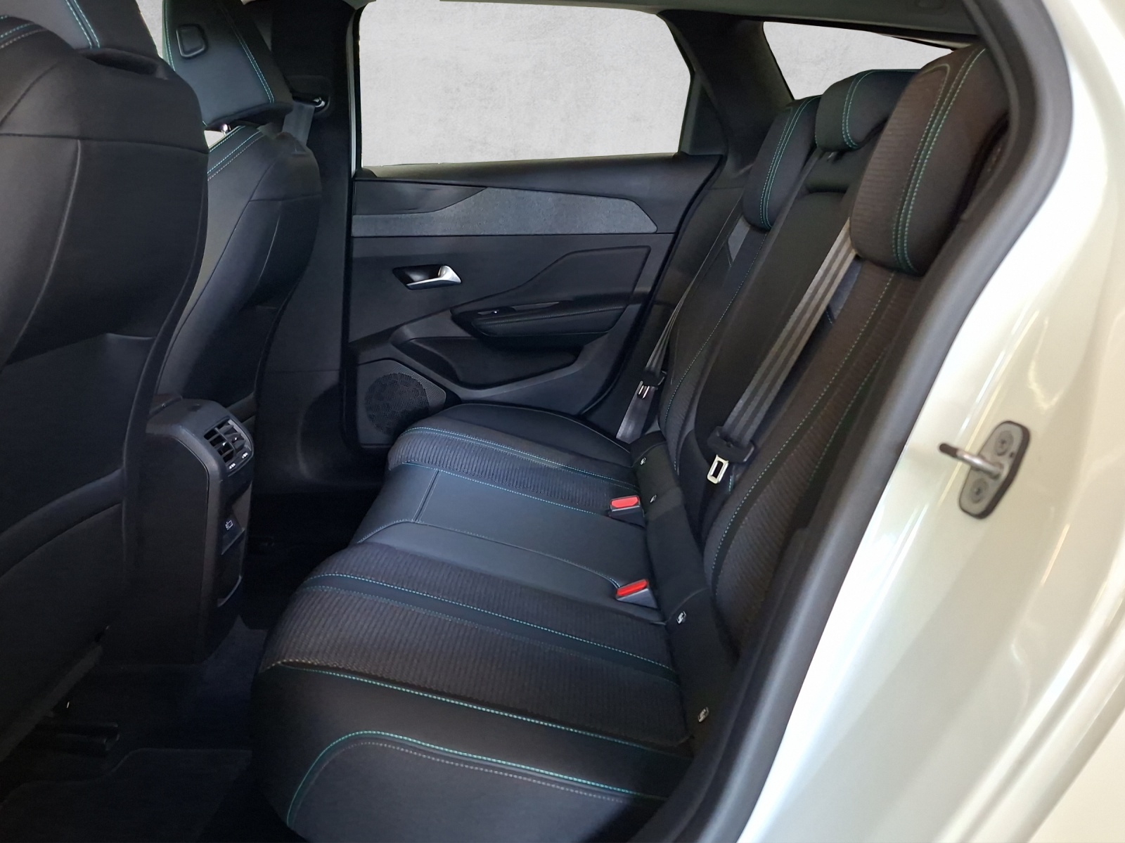 PEUGEOT 308 SW 1.6 PHEV 180 Allure Pack-image-11