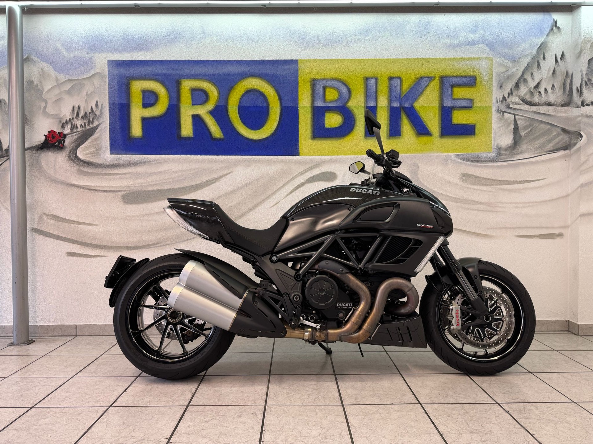 DUCATI Diavel 1200 Carbon-image-1