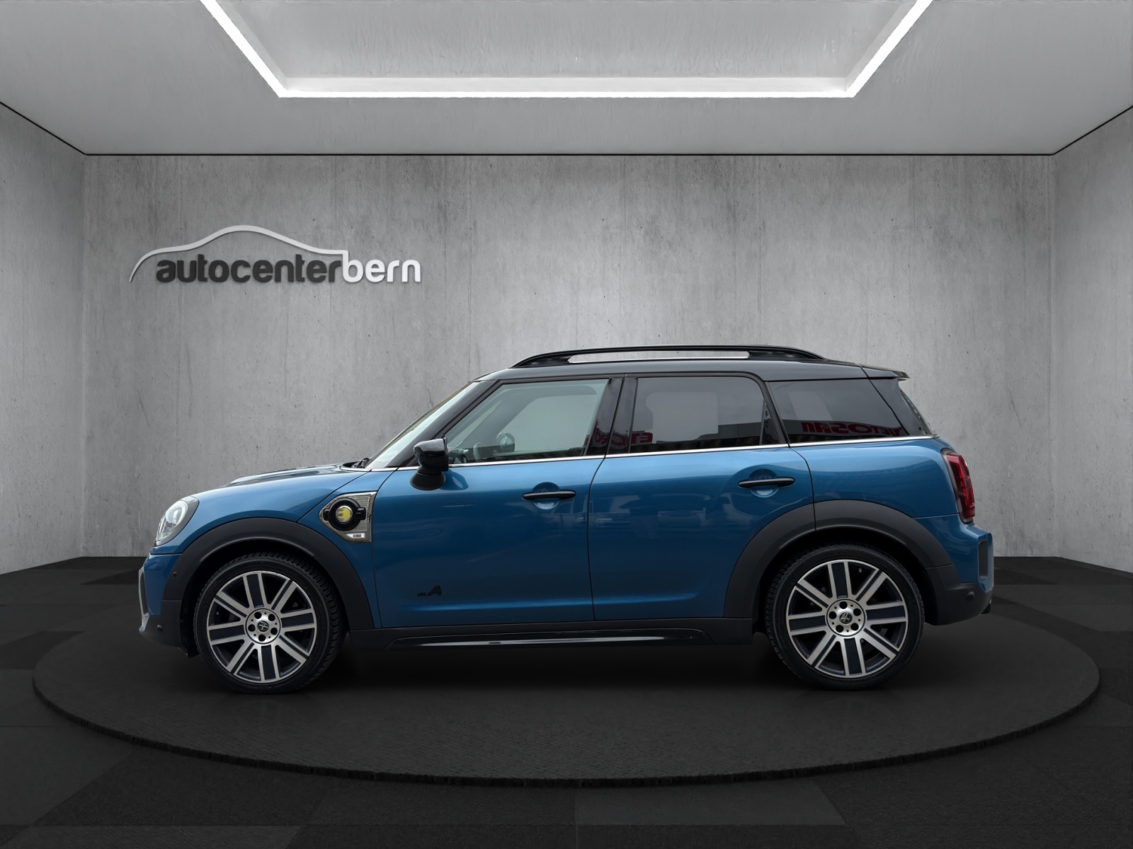MINI Countryman Cooper SE ALL4 PHEV Highland-image-3