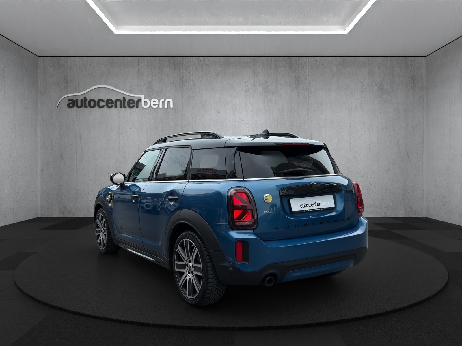 MINI Countryman Cooper SE ALL4 PHEV Highland-image-4