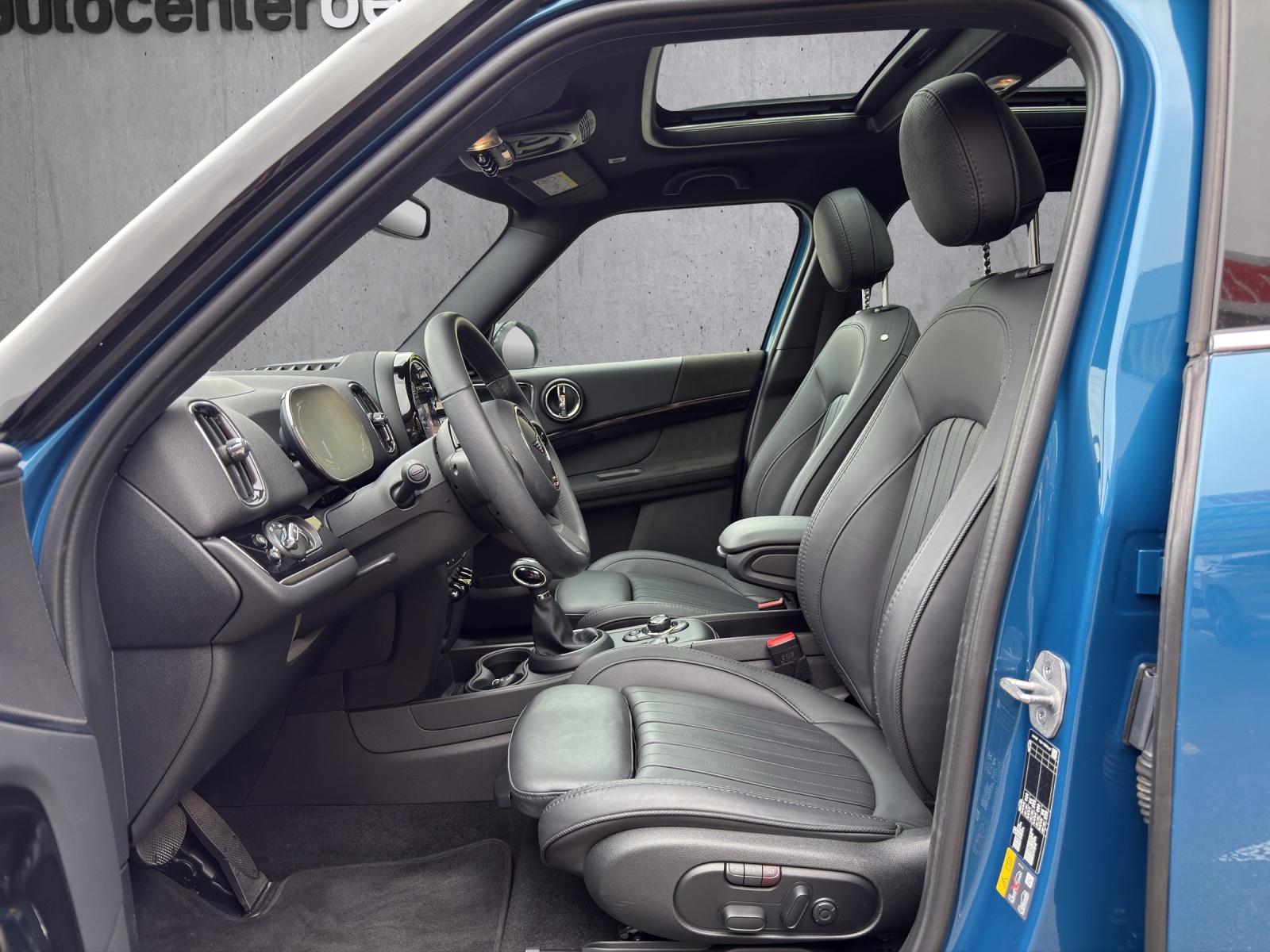MINI Countryman Cooper SE ALL4 PHEV Highland-image-8