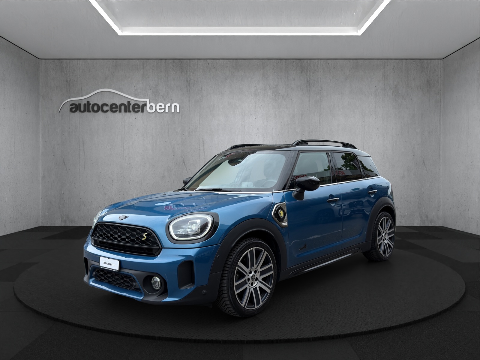 MINI Countryman Cooper SE ALL4 PHEV Highland-image-2