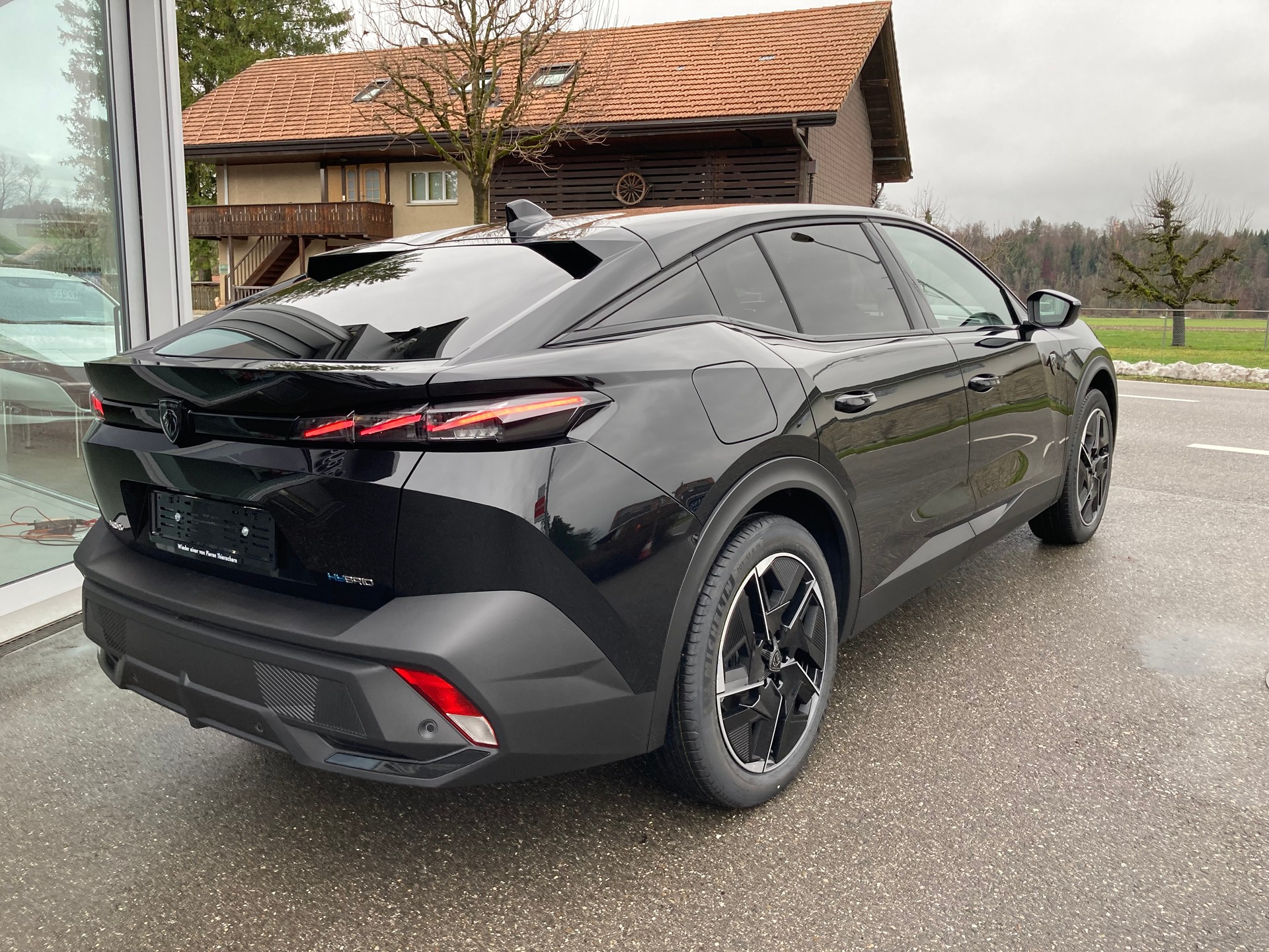 PEUGEOT 408 1.6 PHEV 180 GT-image-3
