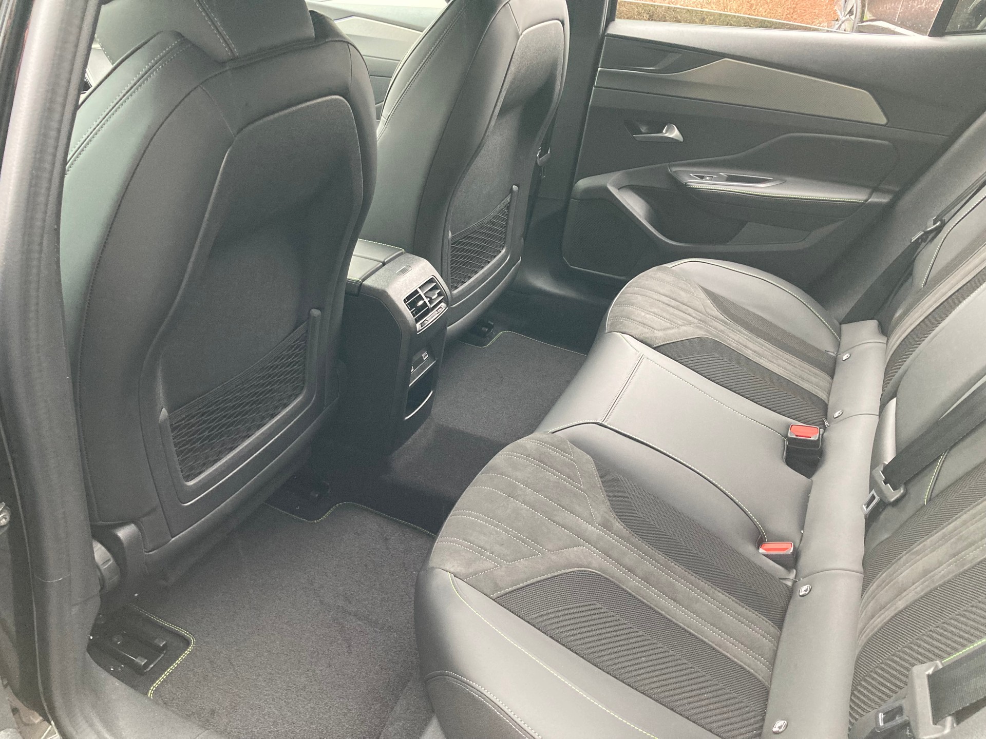 PEUGEOT 408 1.6 PHEV 180 GT-image-9