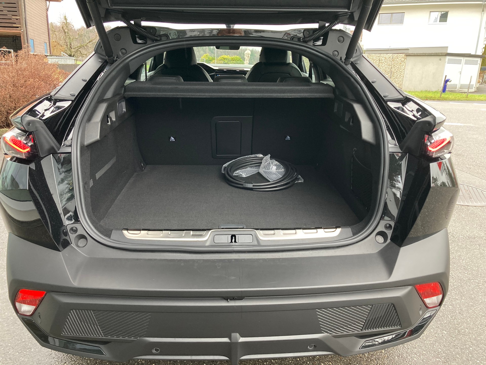 PEUGEOT 408 1.6 PHEV 180 GT-image-4