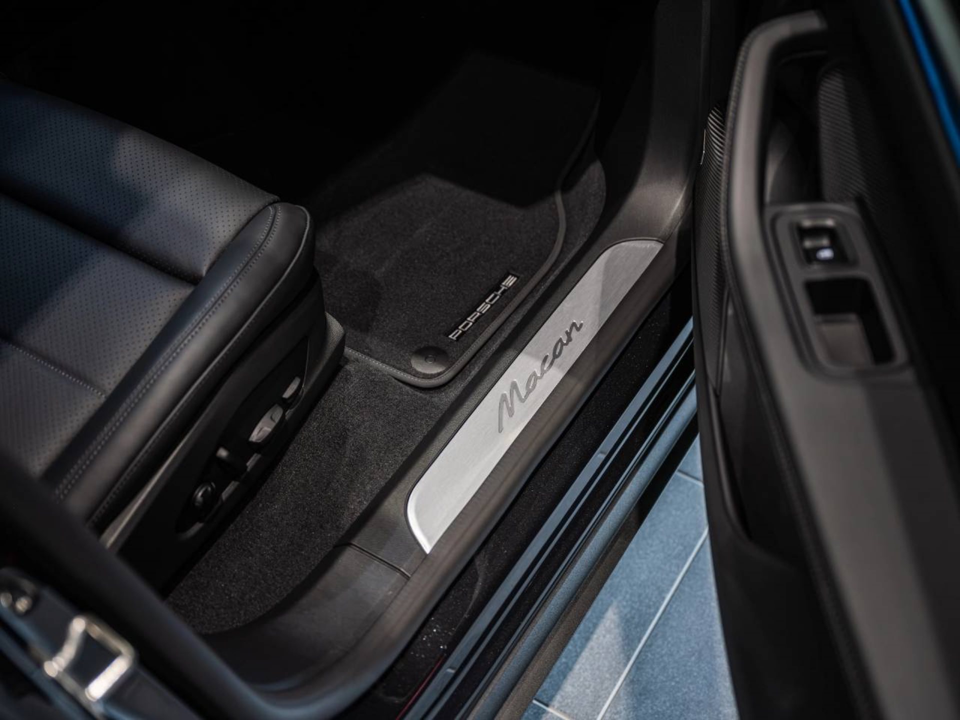 PORSCHE Macan-image-22