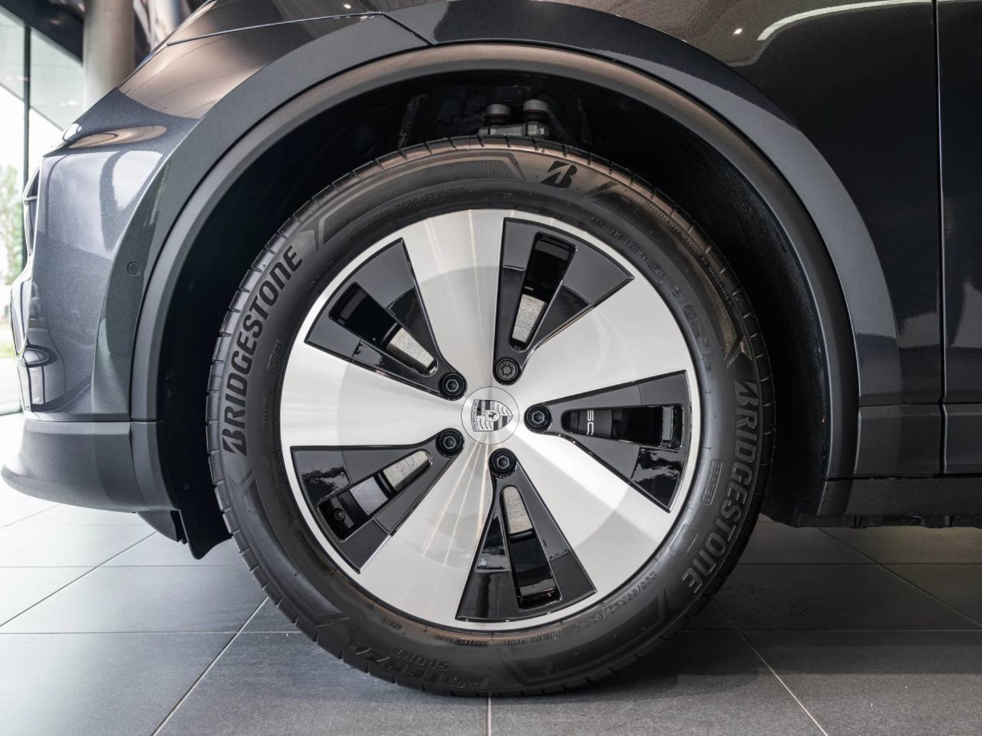 PORSCHE Macan-image-27
