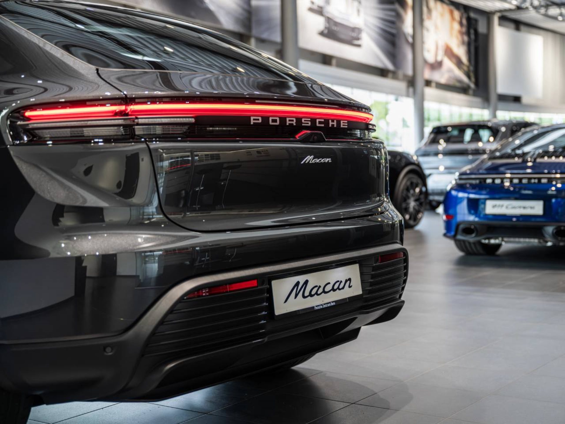 PORSCHE Macan-image-26