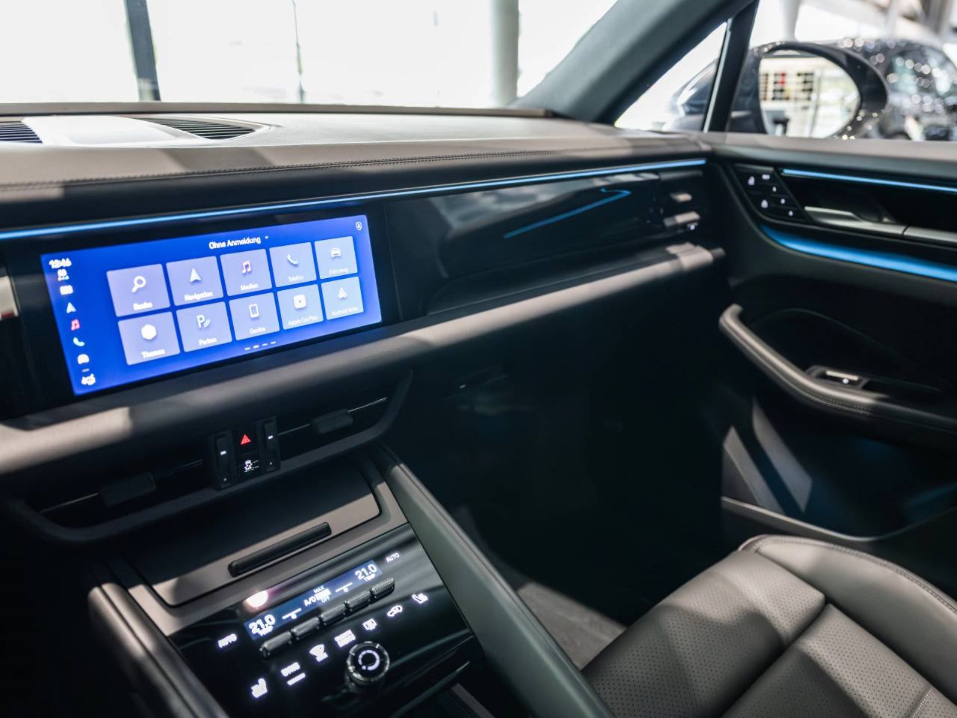 PORSCHE Macan-image-16