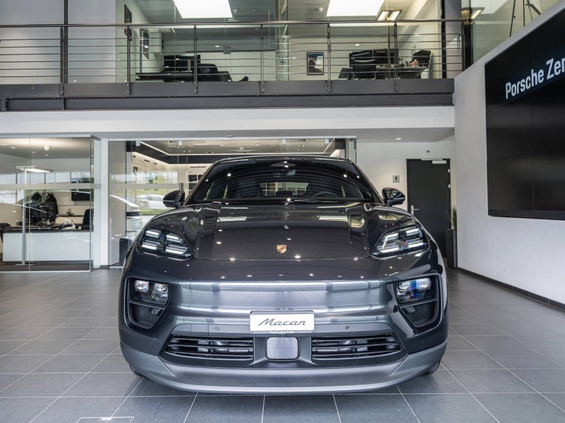 PORSCHE Macan-image-9
