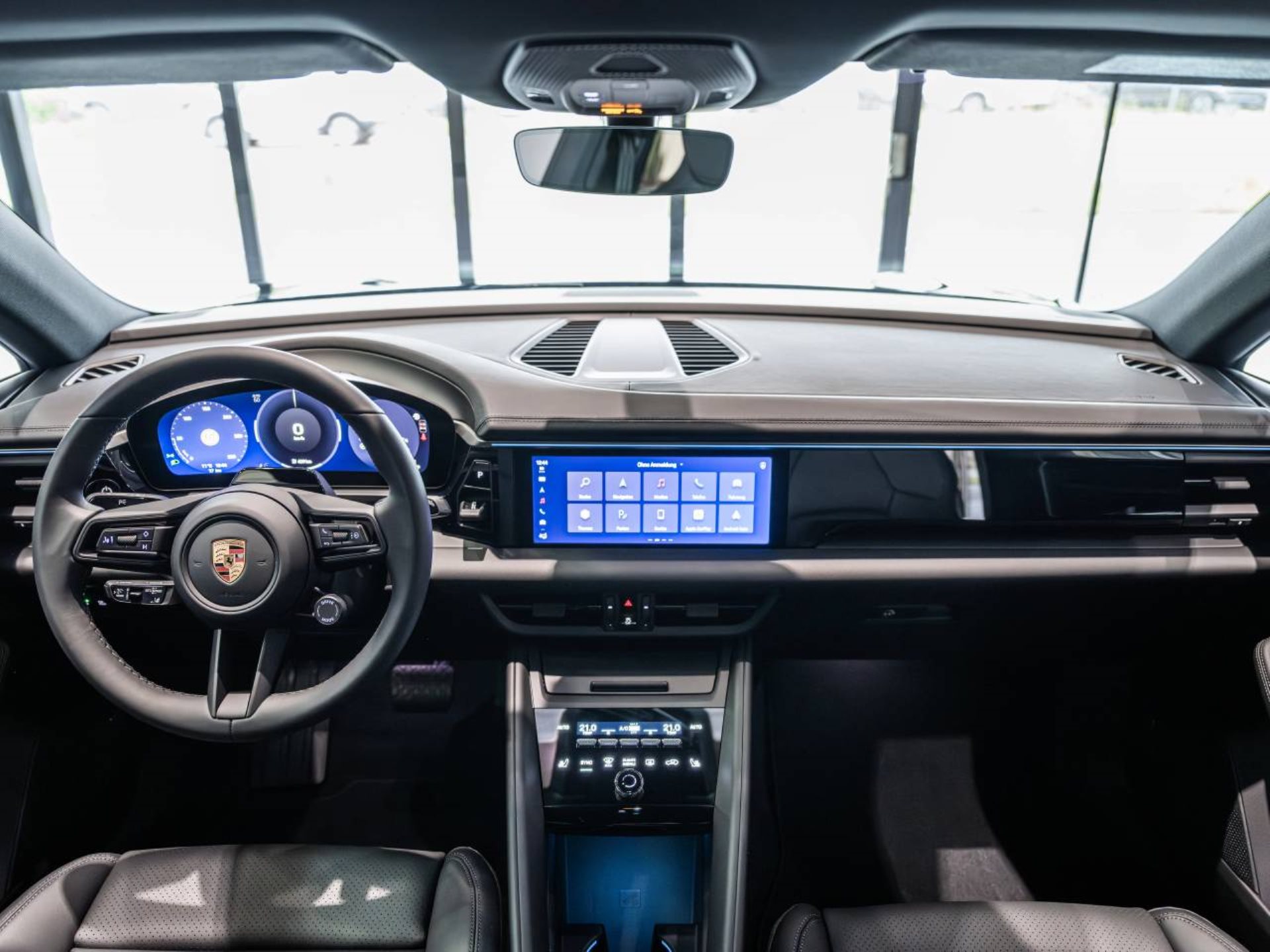 PORSCHE Macan-image-15
