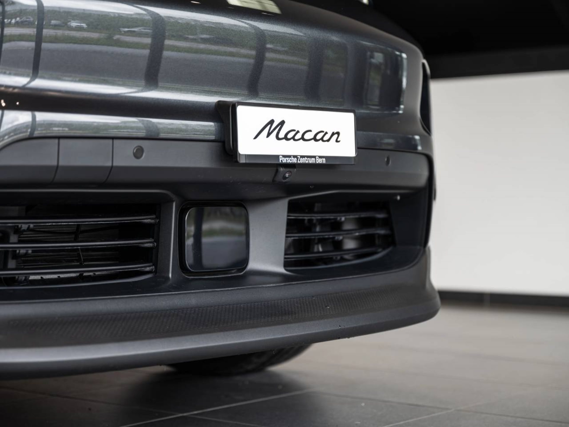 PORSCHE Macan-image-25