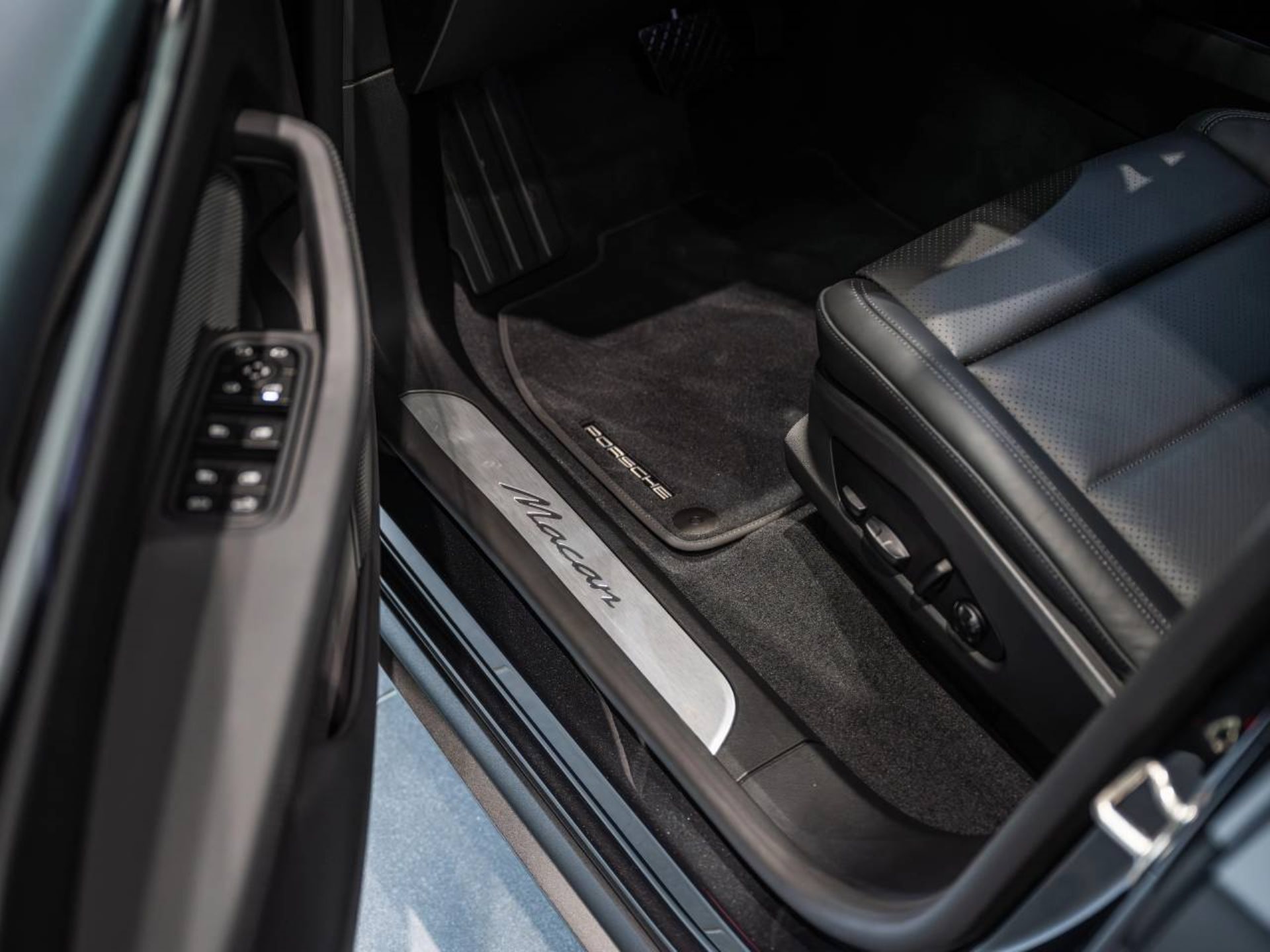 PORSCHE Macan-image-20