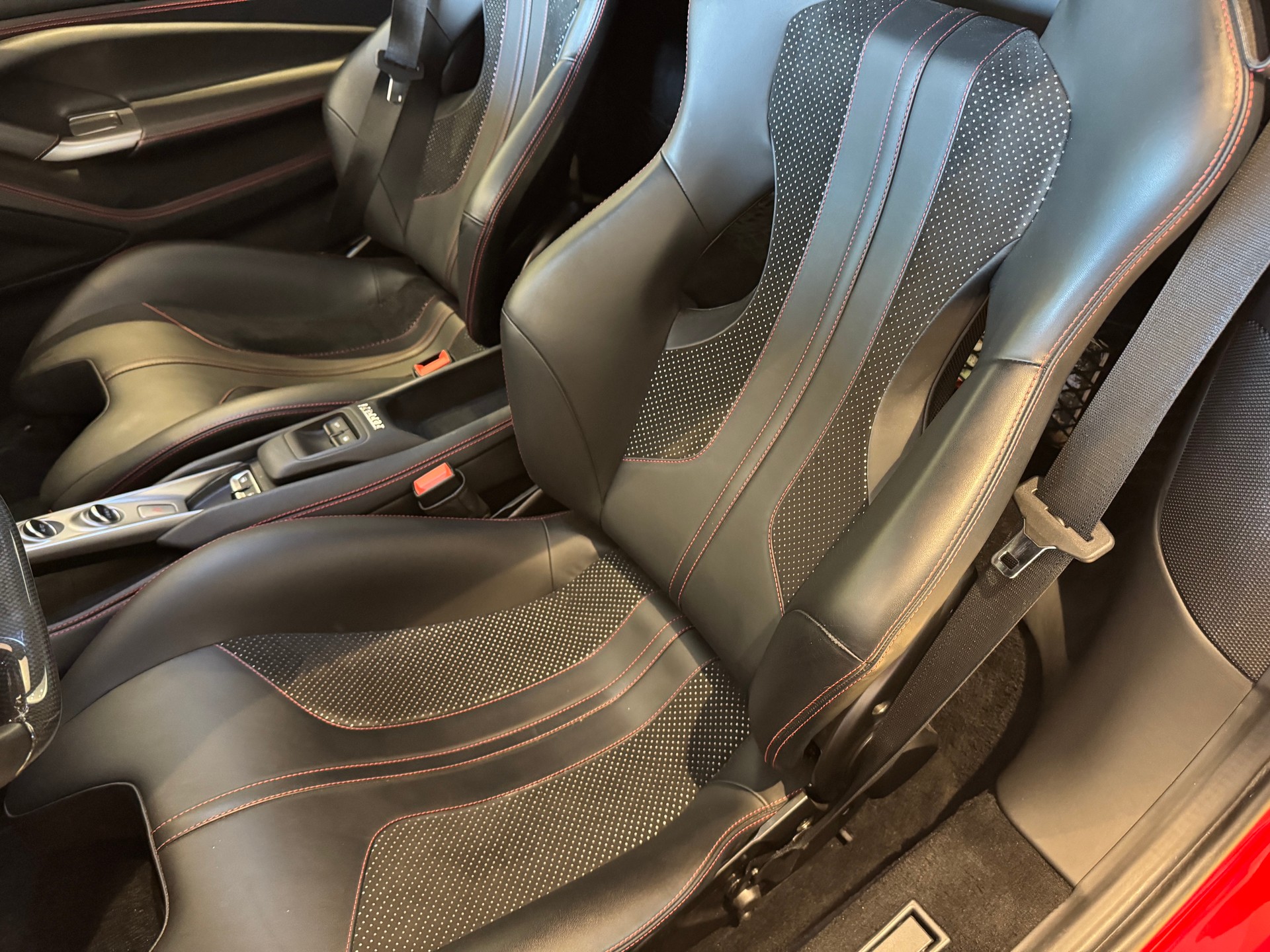FERRARI F8 Spider-image-25