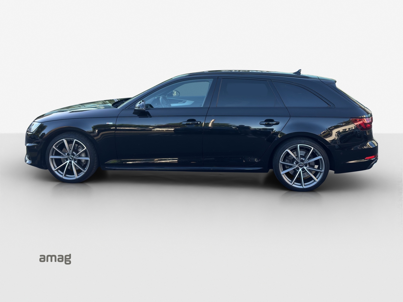 AUDI A4 Avant 45 TFSI Sport Attraction S-tronic quattro-showroom-element-1