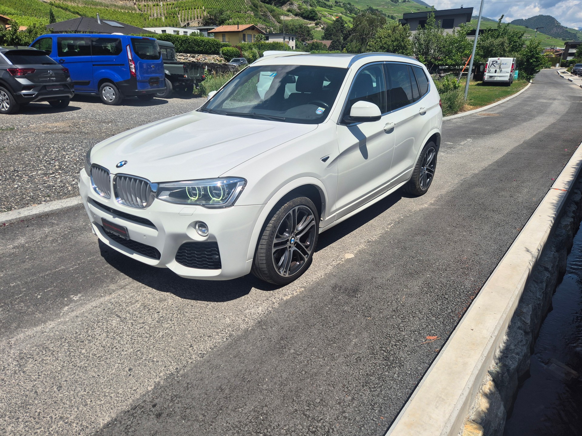 BMW X3 xDrive 28i xLine Steptronic-showroom-element-2