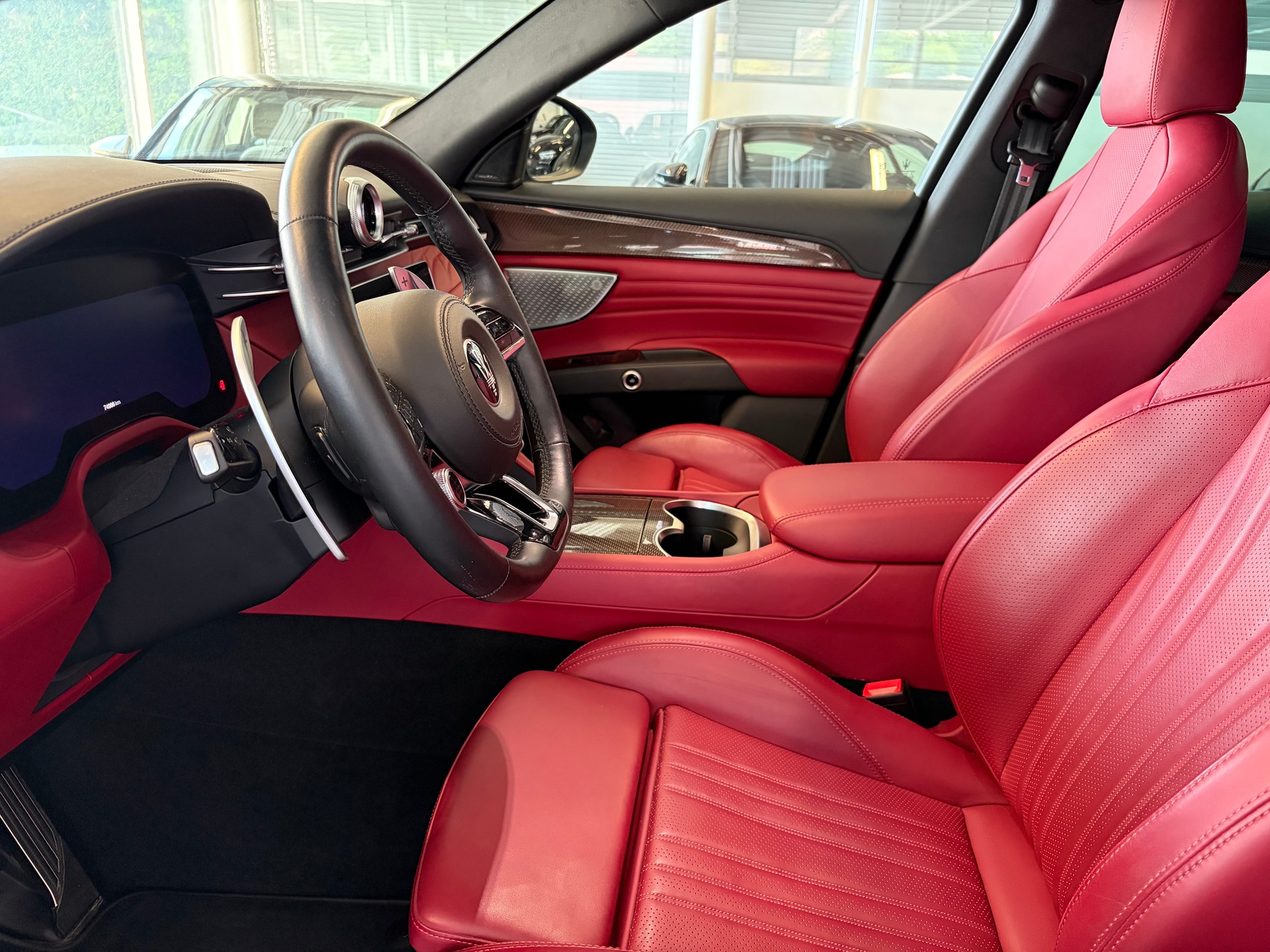 MASERATI Grecale 2.0 MHEV Modena Automatica | CH | Garantie Mai 27 | Leder Rosso | Carbon | HeadUp | 21" | 360 Kamera |-image-11