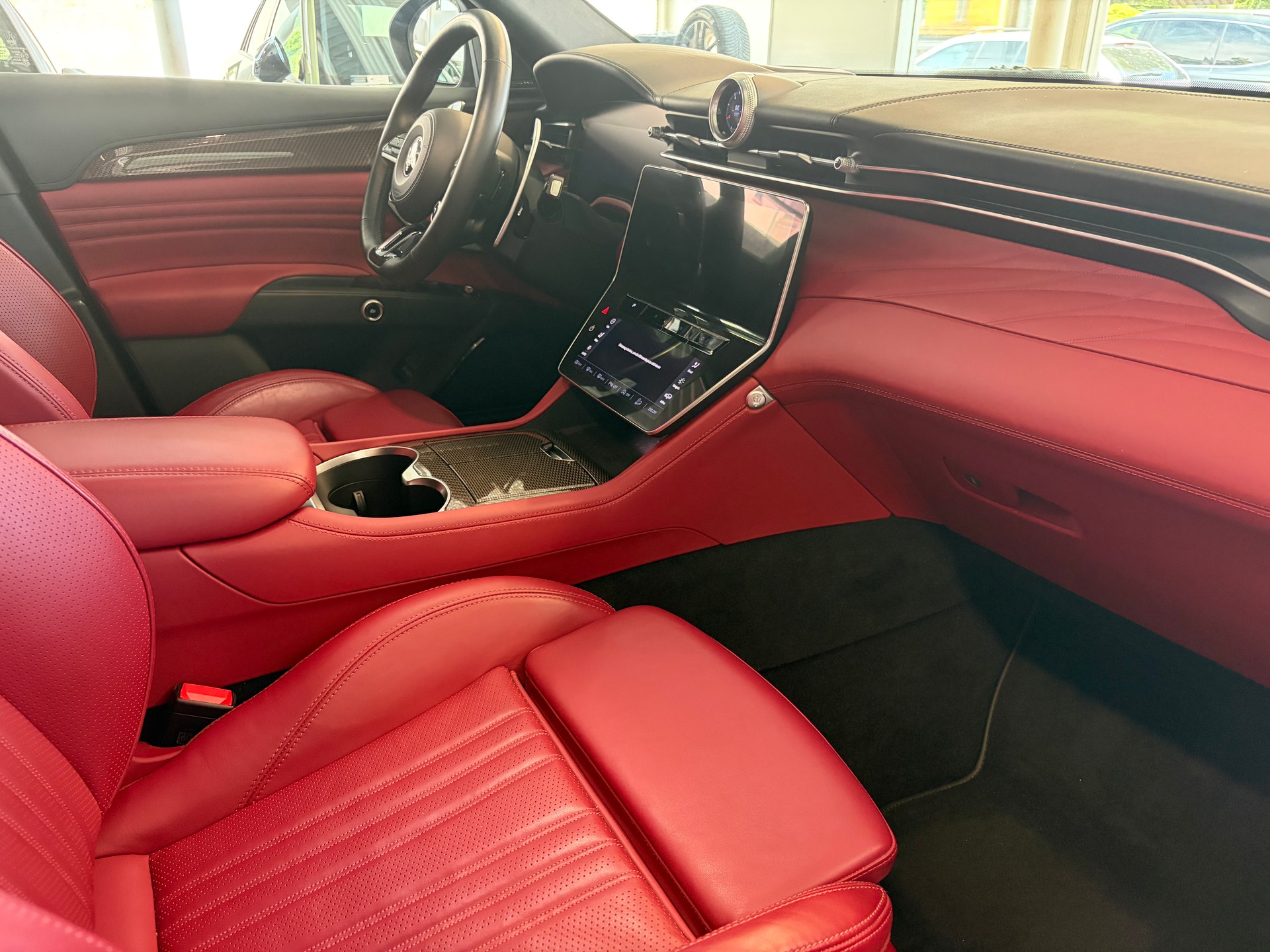 MASERATI Grecale 2.0 MHEV Modena Automatica | CH | Garantie Mai 27 | Leder Rosso | Carbon | HeadUp | 21" | 360 Kamera |-image-30