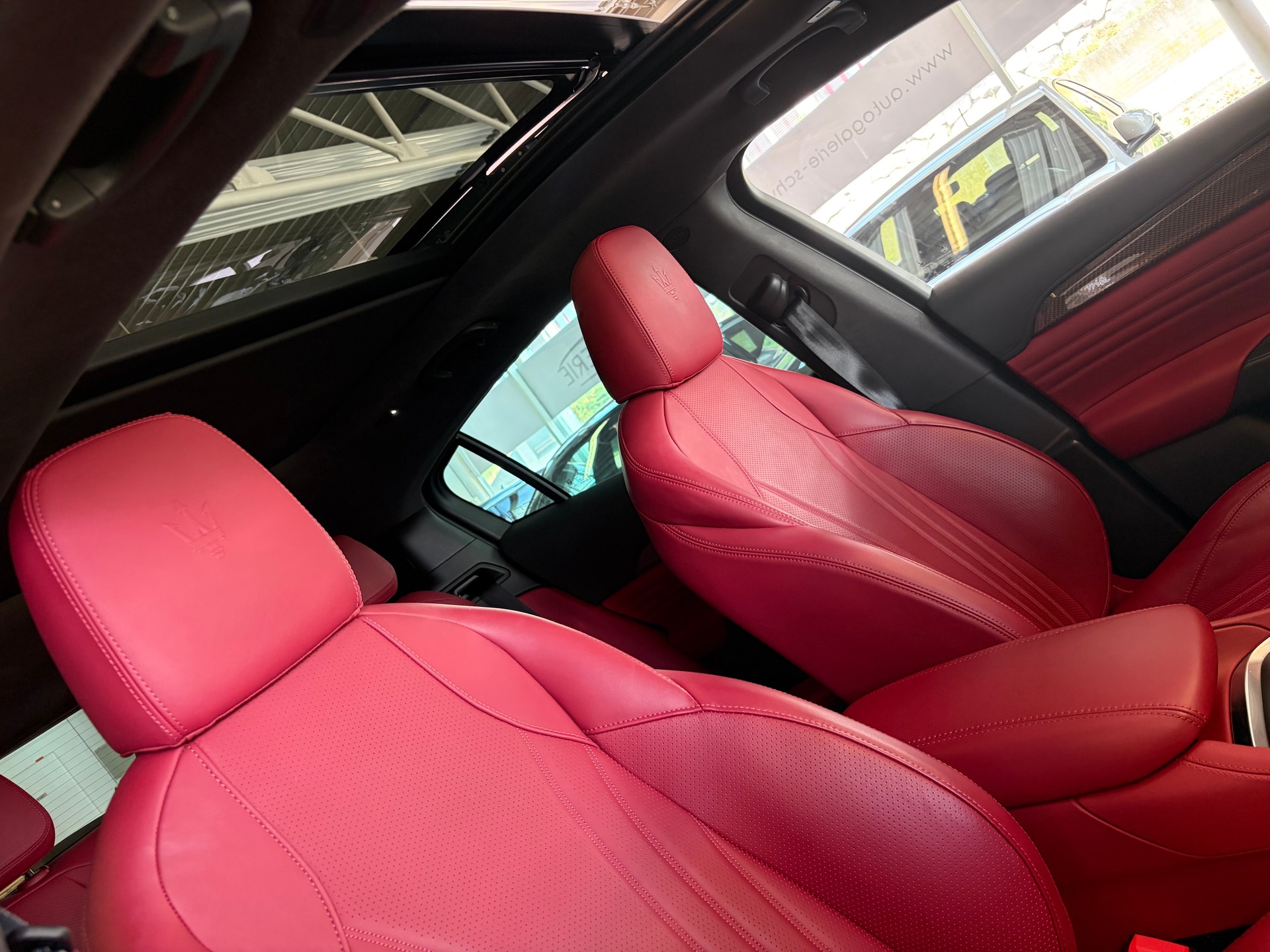 MASERATI Grecale 2.0 MHEV Modena Automatica | CH | Garantie Mai 27 | Leder Rosso | Carbon | HeadUp | 21" | 360 Kamera |-image-31