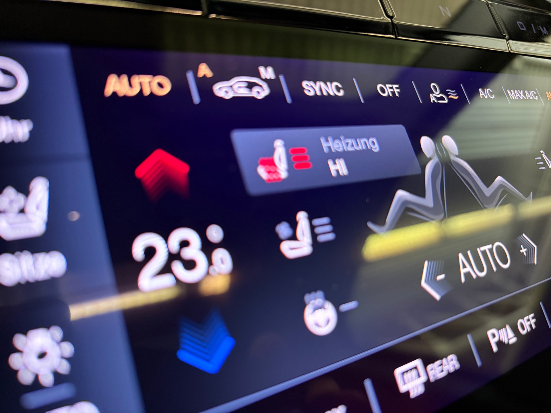 MASERATI Grecale 2.0 MHEV Modena Automatica | CH | Garantie Mai 27 | Leder Rosso | Carbon | HeadUp | 21" | 360 Kamera |-image-16
