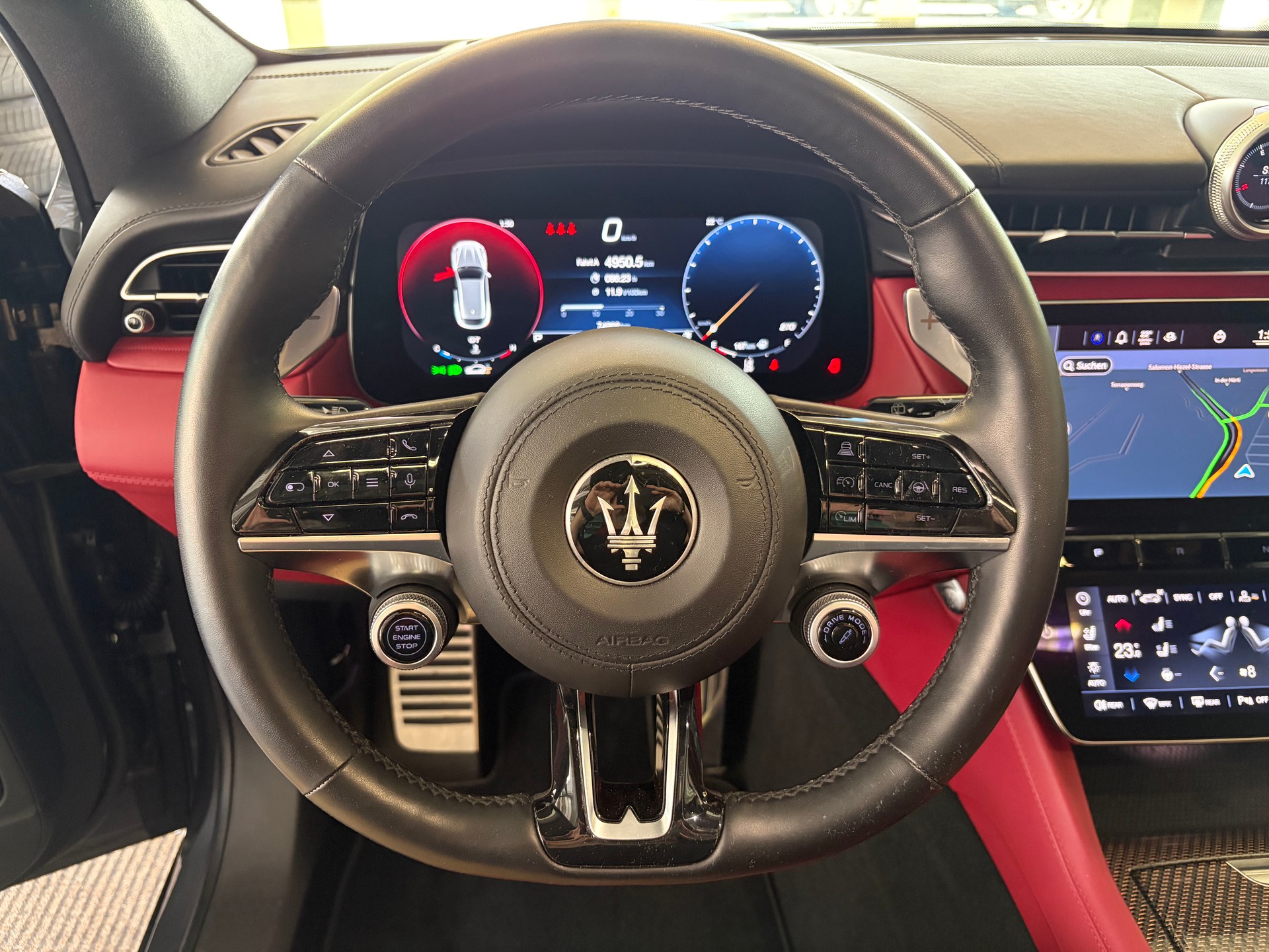 MASERATI Grecale 2.0 MHEV Modena Automatica | CH | Garantie Mai 27 | Leder Rosso | Carbon | HeadUp | 21" | 360 Kamera |-image-18