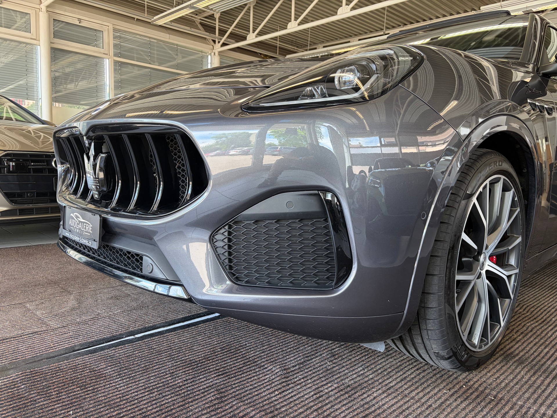 MASERATI Grecale 2.0 MHEV Modena Automatica | CH | Garantie Mai 27 | Leder Rosso | Carbon | HeadUp | 21" | 360 Kamera |-image-35