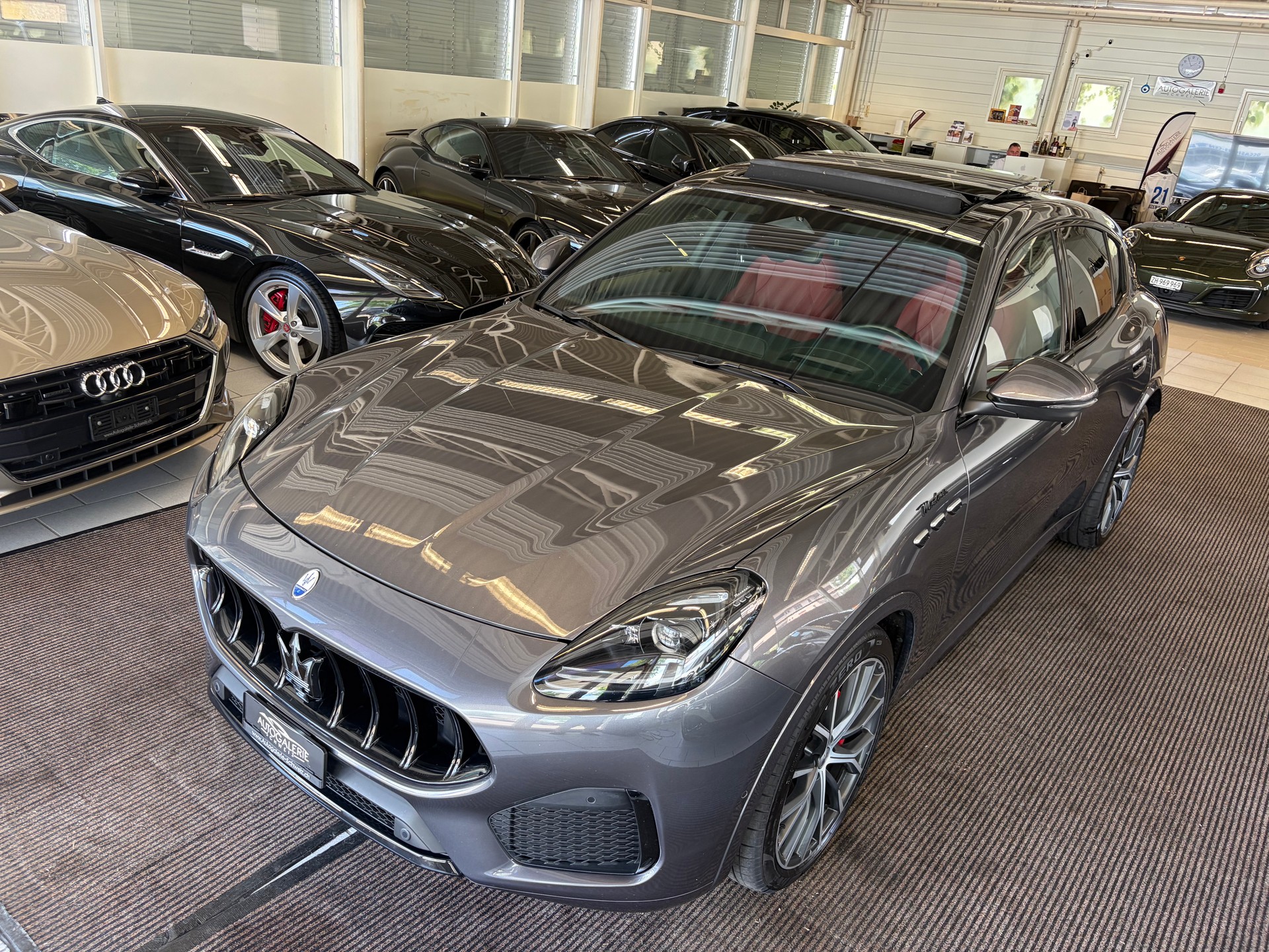 MASERATI Grecale 2.0 MHEV Modena Automatica | CH | Garantie Mai 27 | Leder Rosso | Carbon | HeadUp | 21" | 360 Kamera |-image-36