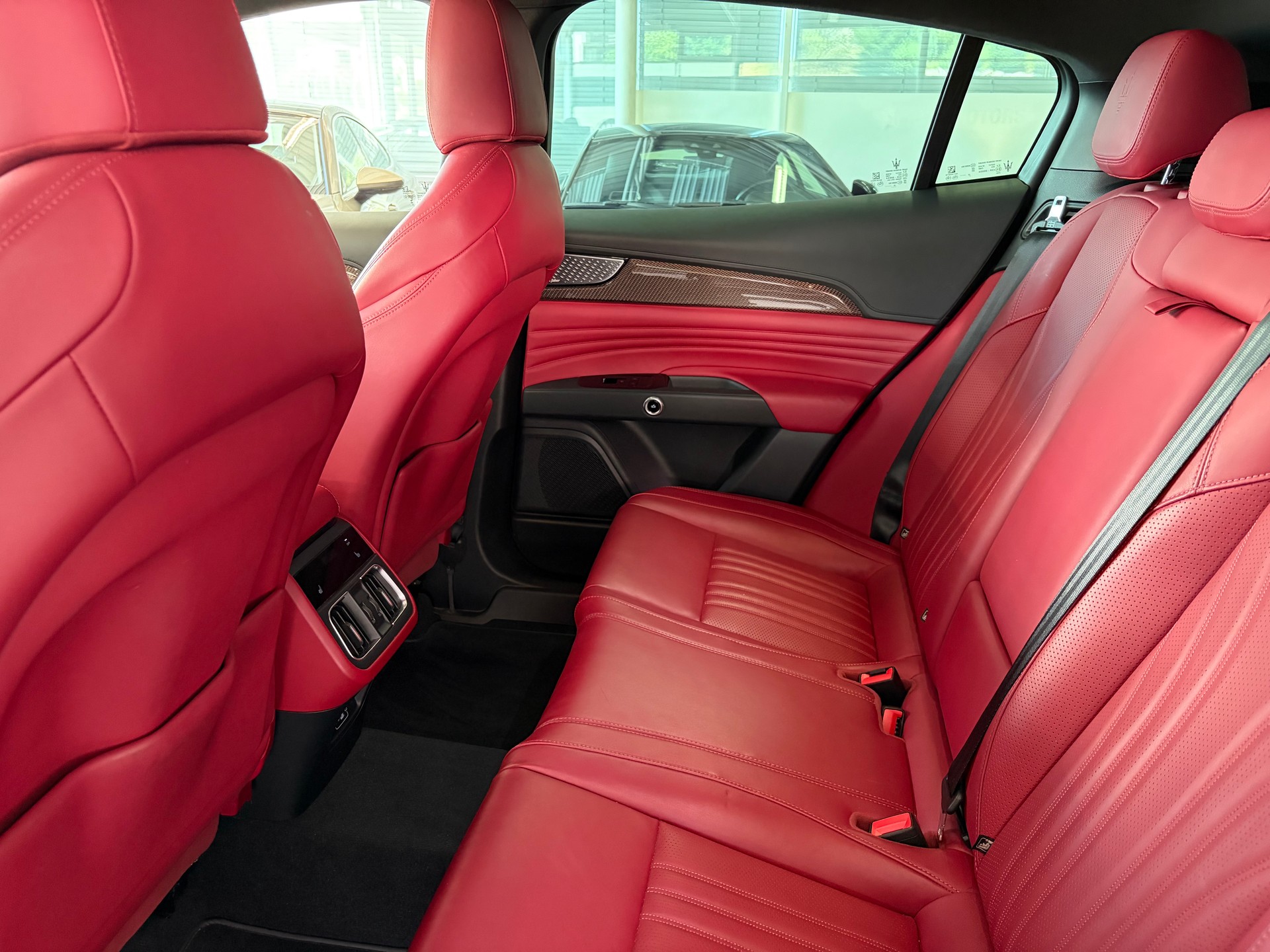 MASERATI Grecale 2.0 MHEV Modena Automatica | CH | Garantie Mai 27 | Leder Rosso | Carbon | HeadUp | 21" | 360 Kamera |-image-22