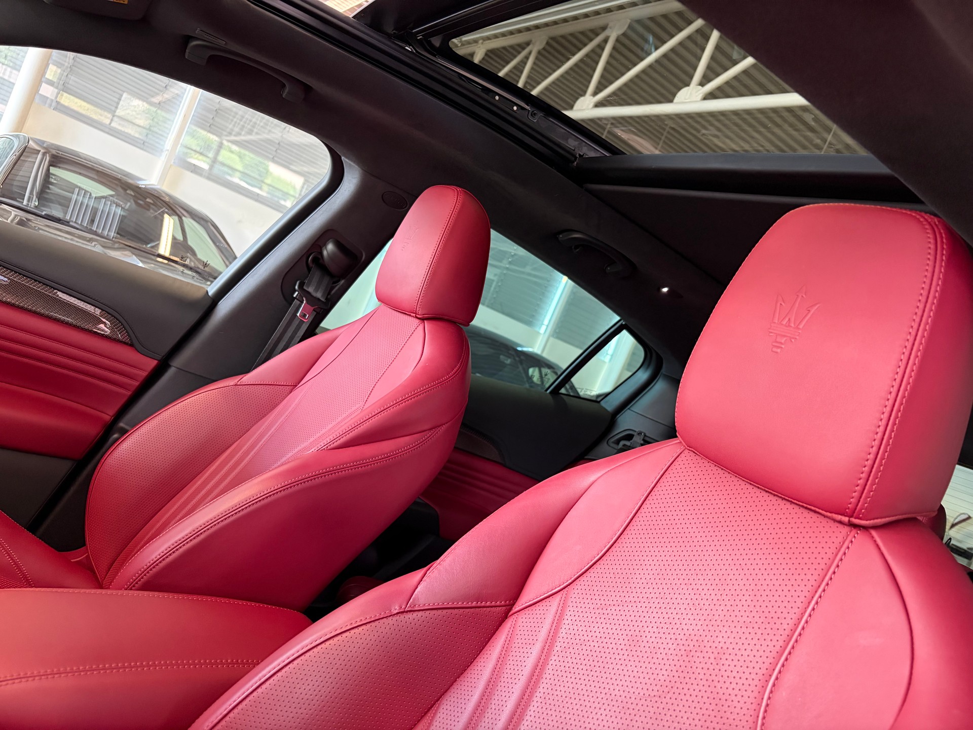 MASERATI Grecale 2.0 MHEV Modena Automatica | CH | Garantie Mai 27 | Leder Rosso | Carbon | HeadUp | 21" | 360 Kamera |-image-12