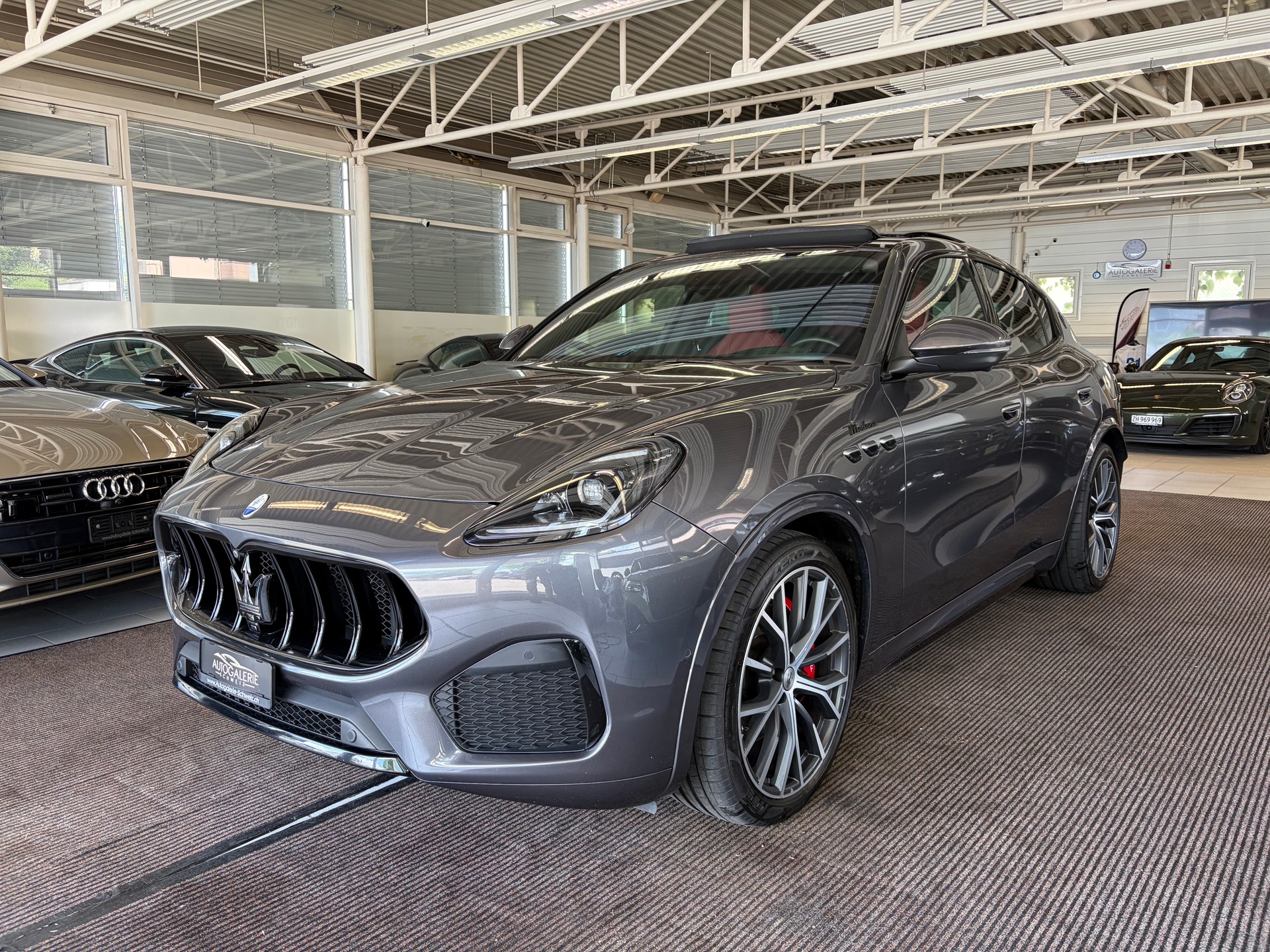 MASERATI Grecale 2.0 MHEV Modena Automatica | CH | Garantie Mai 27 | Leder Rosso | Carbon | HeadUp | 21" | 360 Kamera |-image-8