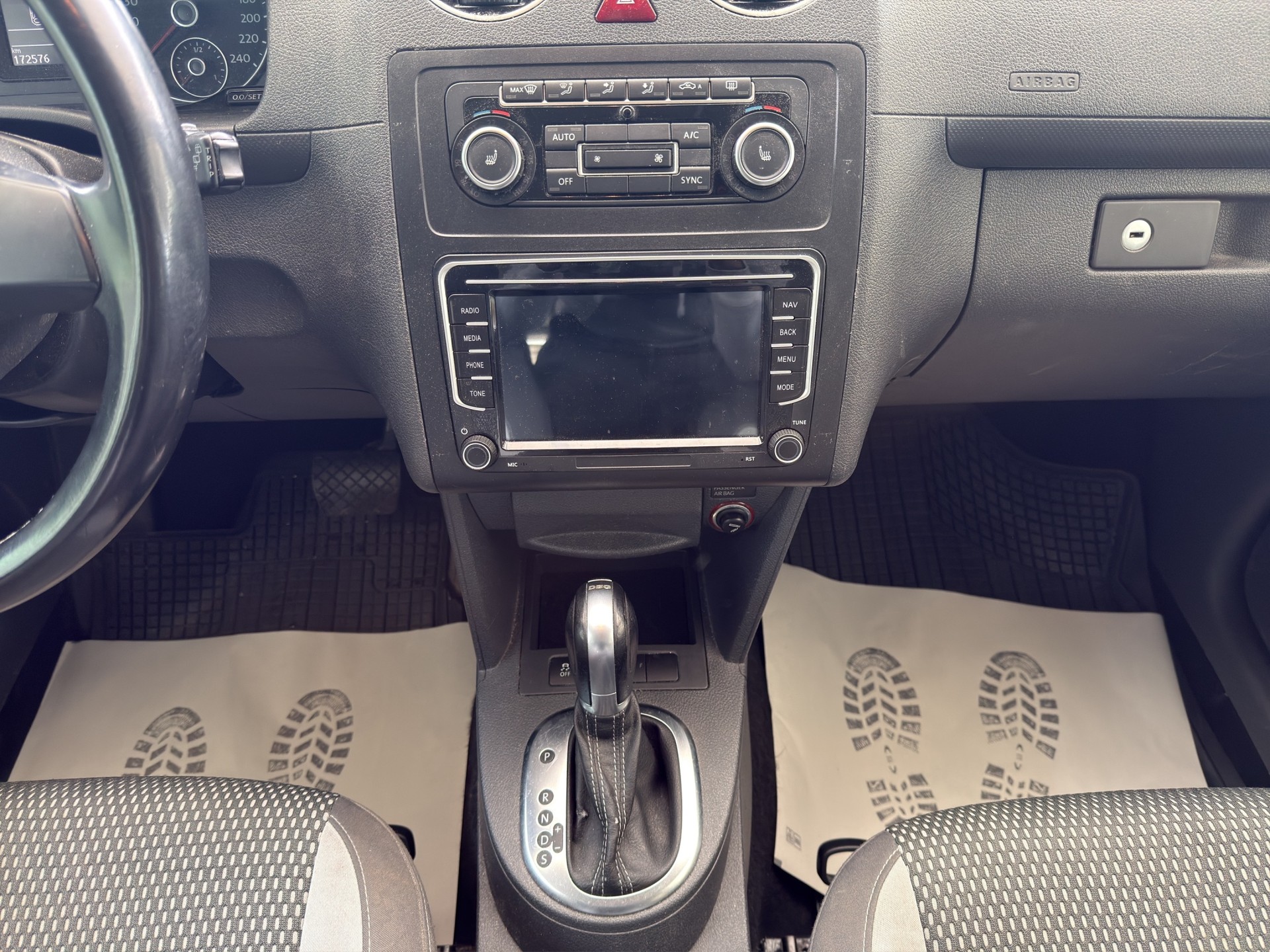 VW Cross Caddy 2.0 TDI 4Motion DSG-image-10