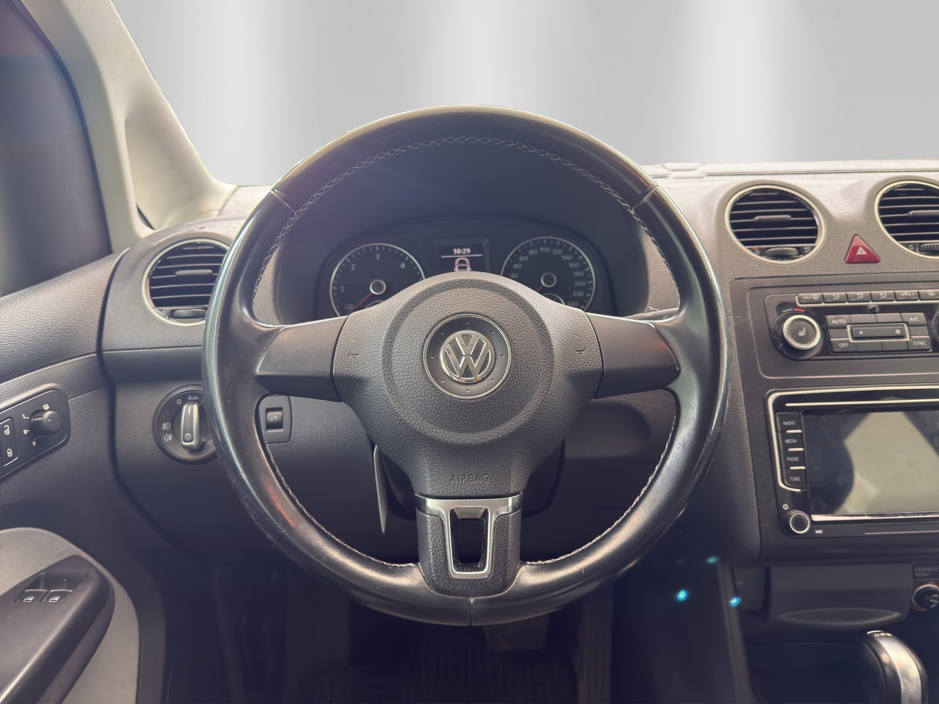 VW Cross Caddy 2.0 TDI 4Motion DSG-image-9