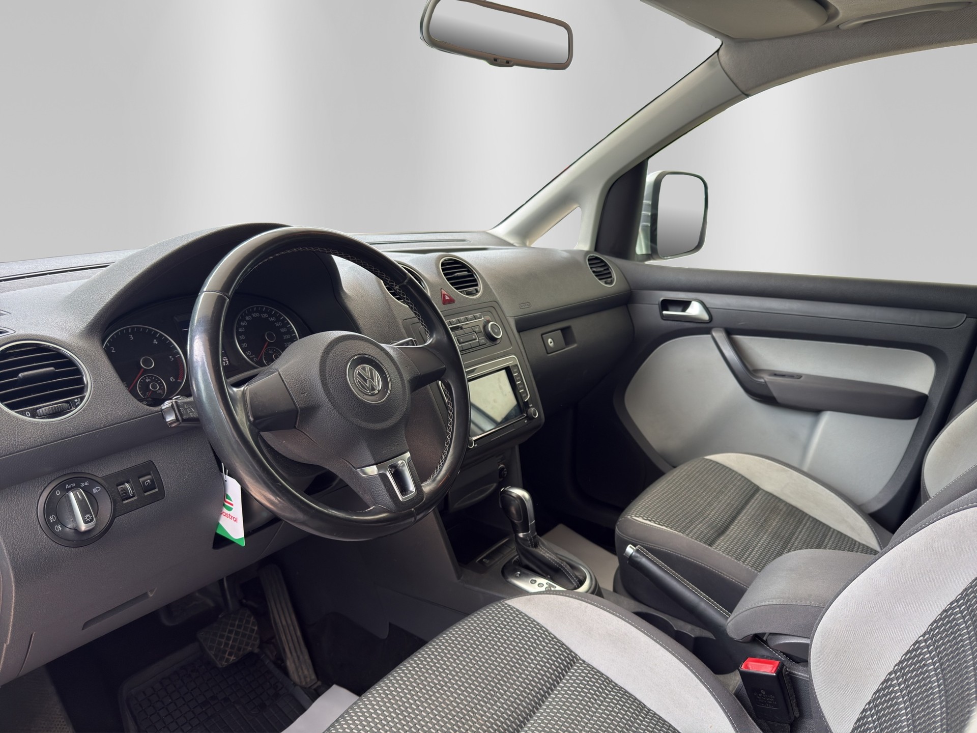 VW Cross Caddy 2.0 TDI 4Motion DSG-image-7