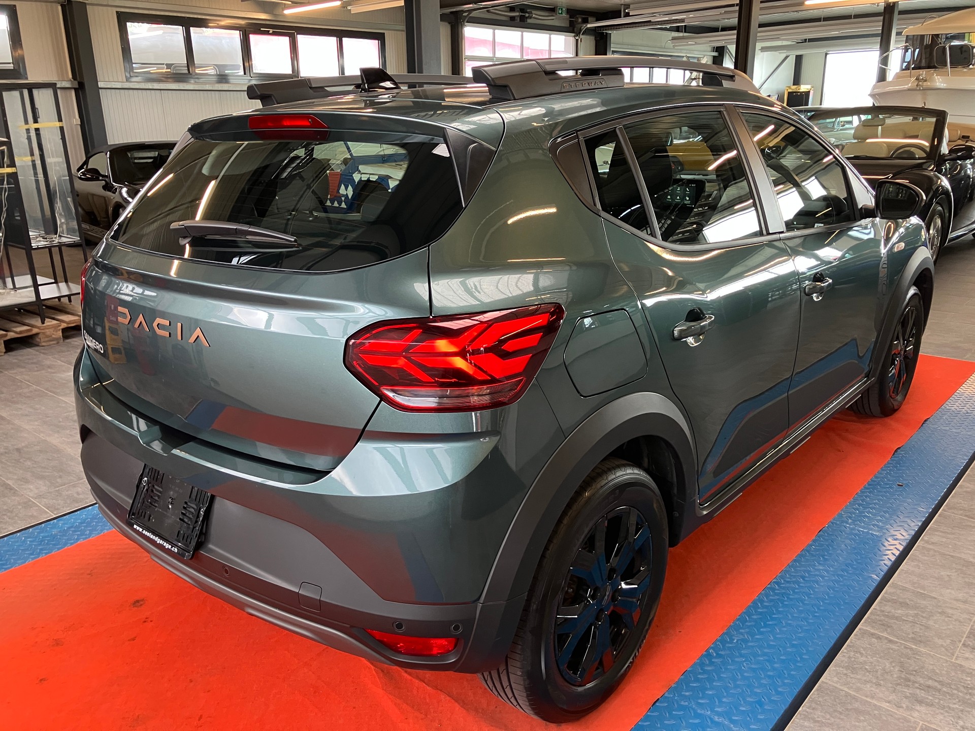DACIA Sandero Stepway TCe 90 Extreme+ CVT-image-2
